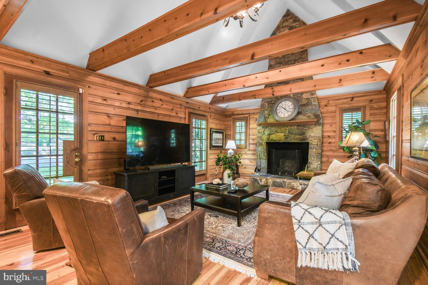 POTOMAC OUTSIDE - Residential