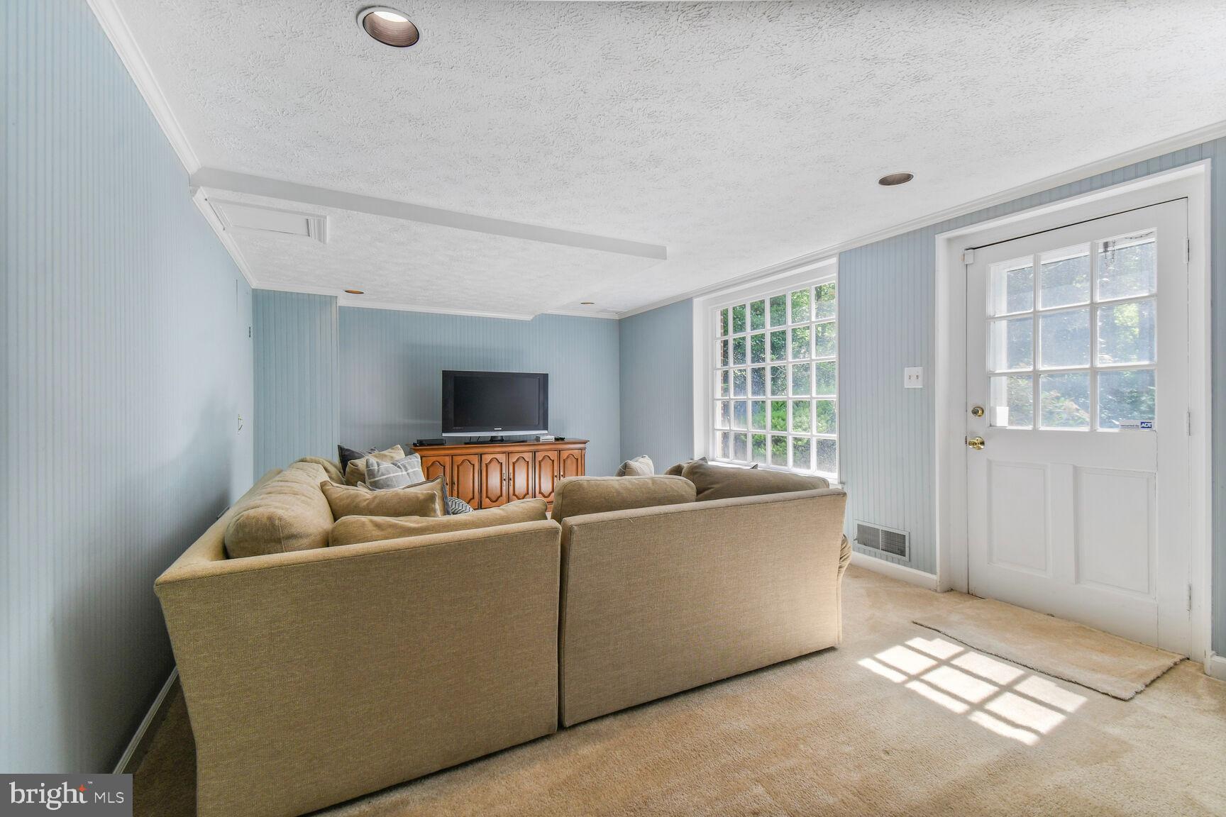 POTOMAC OUTSIDE - Residential