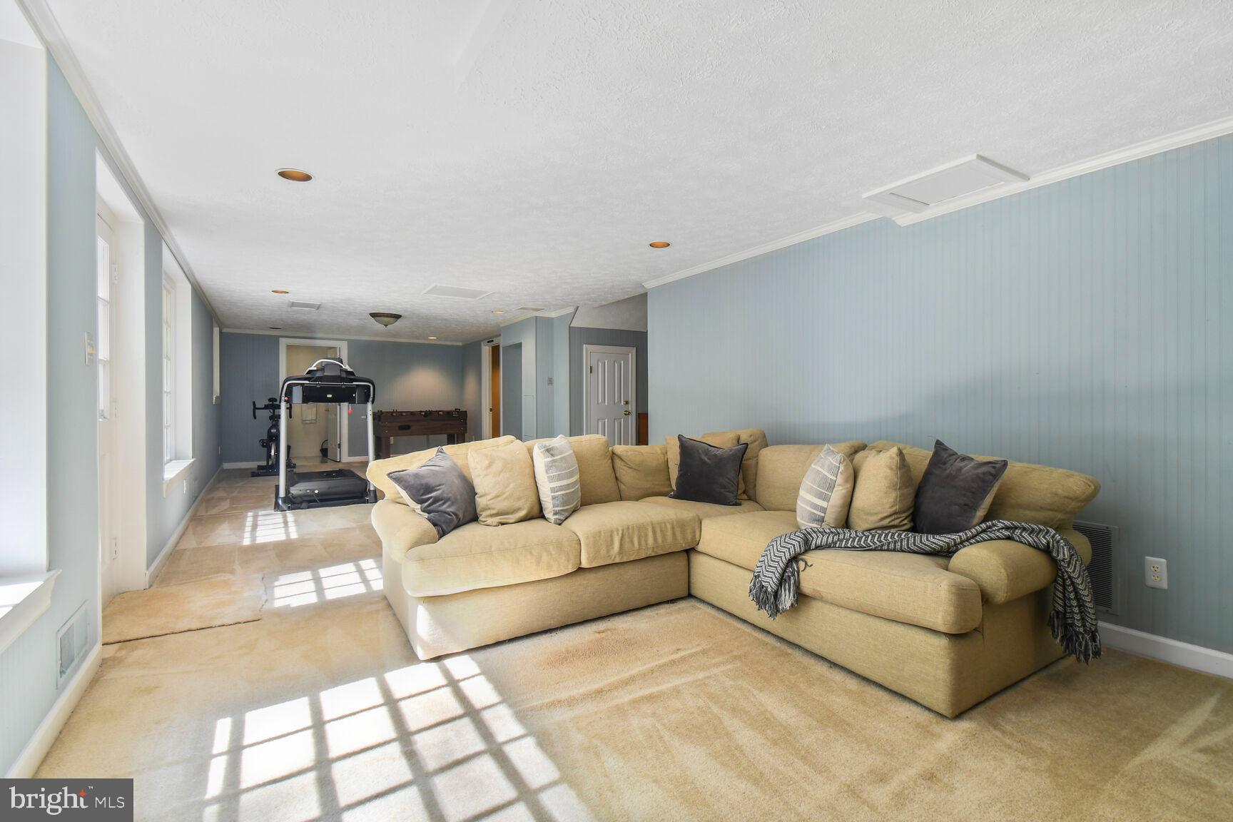 POTOMAC OUTSIDE - Residential