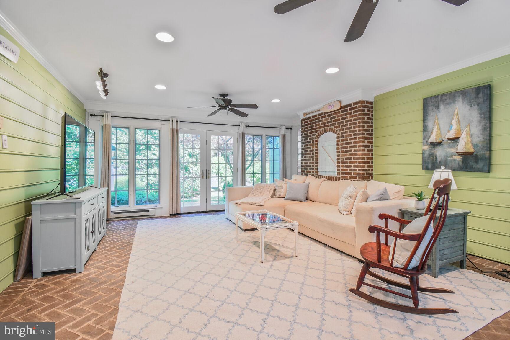 POTOMAC OUTSIDE - Residential