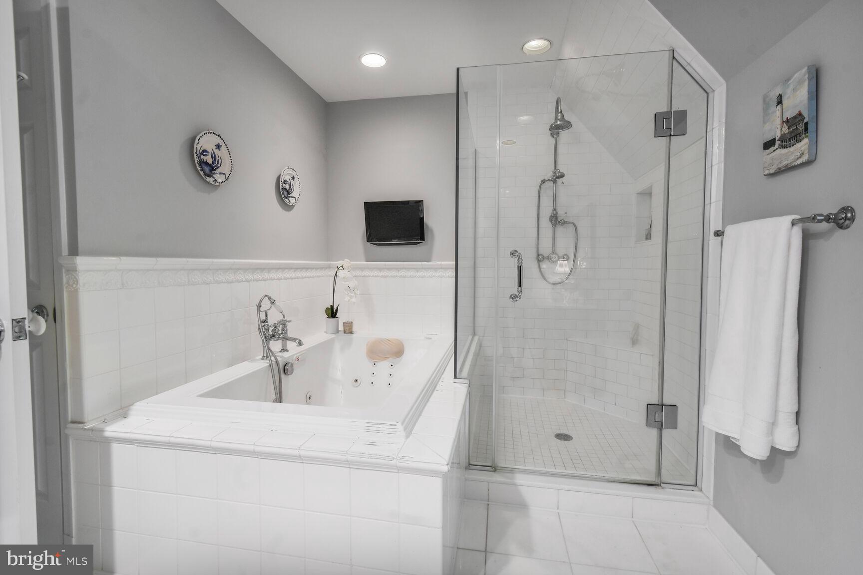 POTOMAC OUTSIDE - Residential