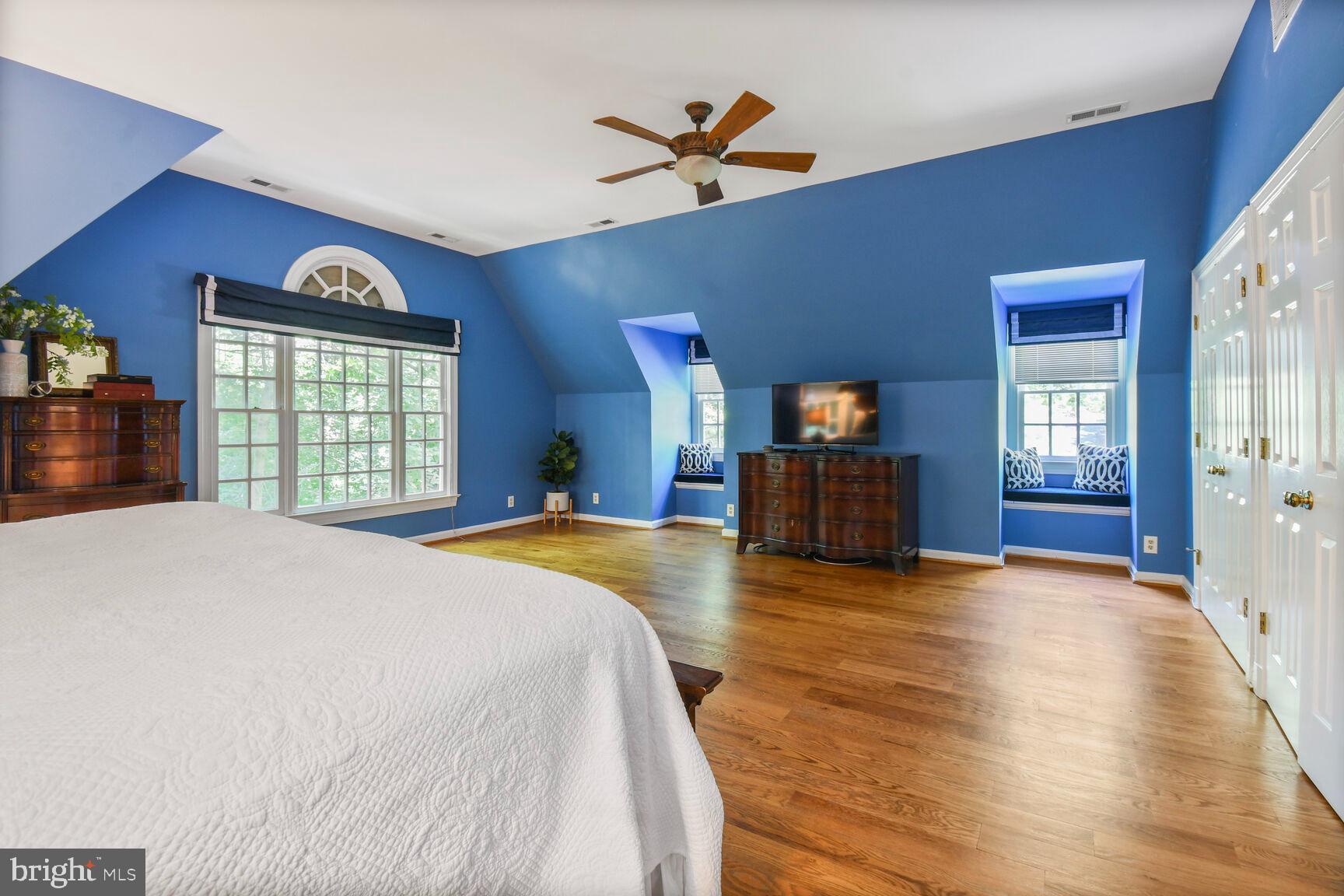 POTOMAC OUTSIDE - Residential