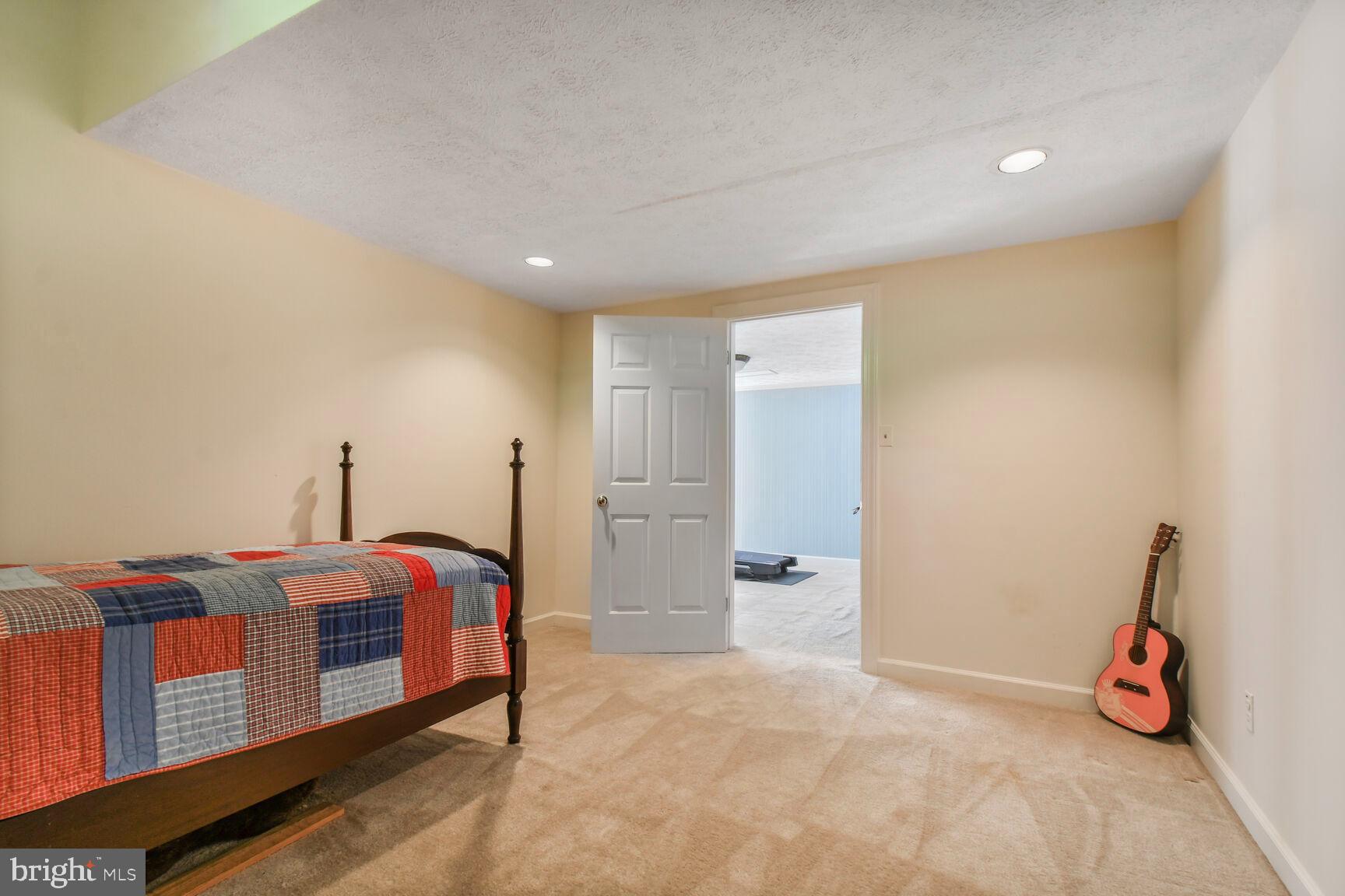 POTOMAC OUTSIDE - Residential