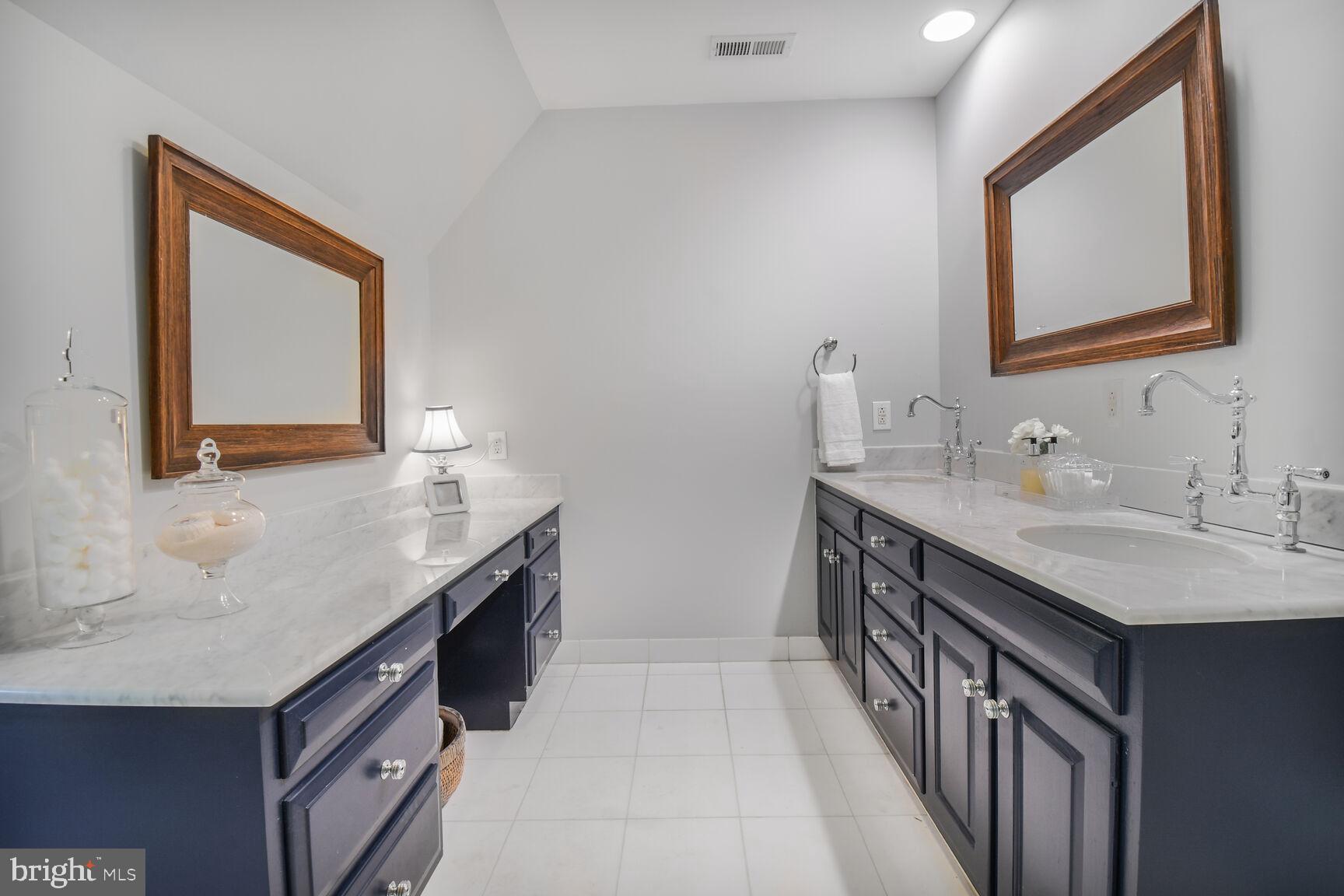 POTOMAC OUTSIDE - Residential