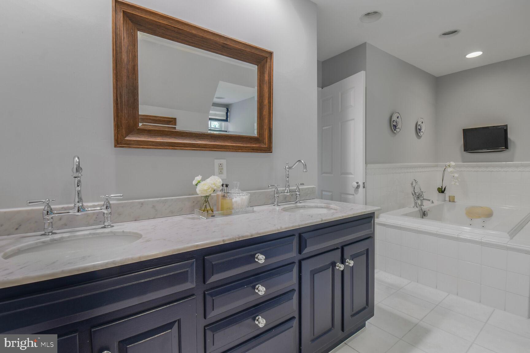 POTOMAC OUTSIDE - Residential