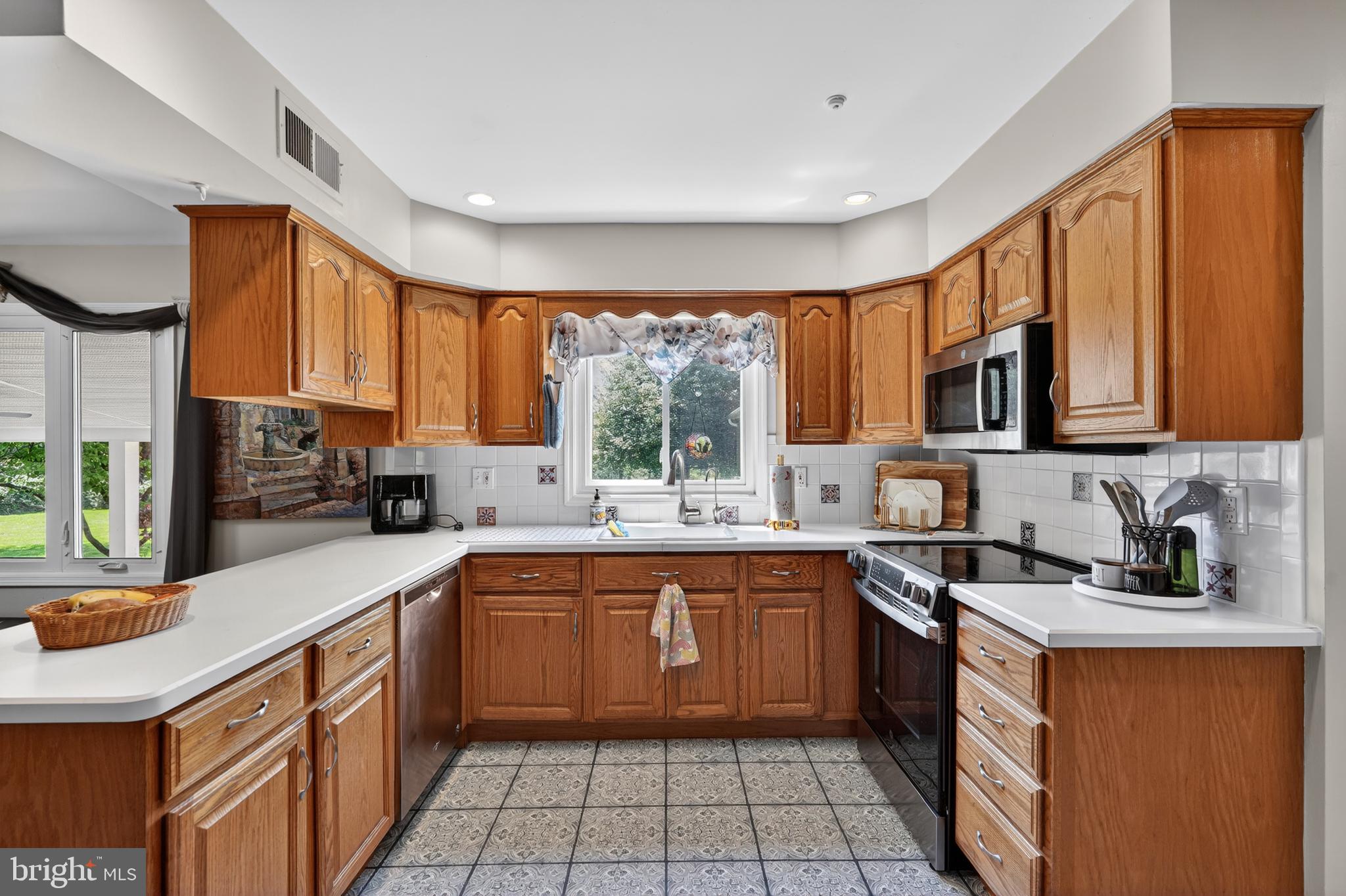 MOUNT EYRE MANOR - Residential