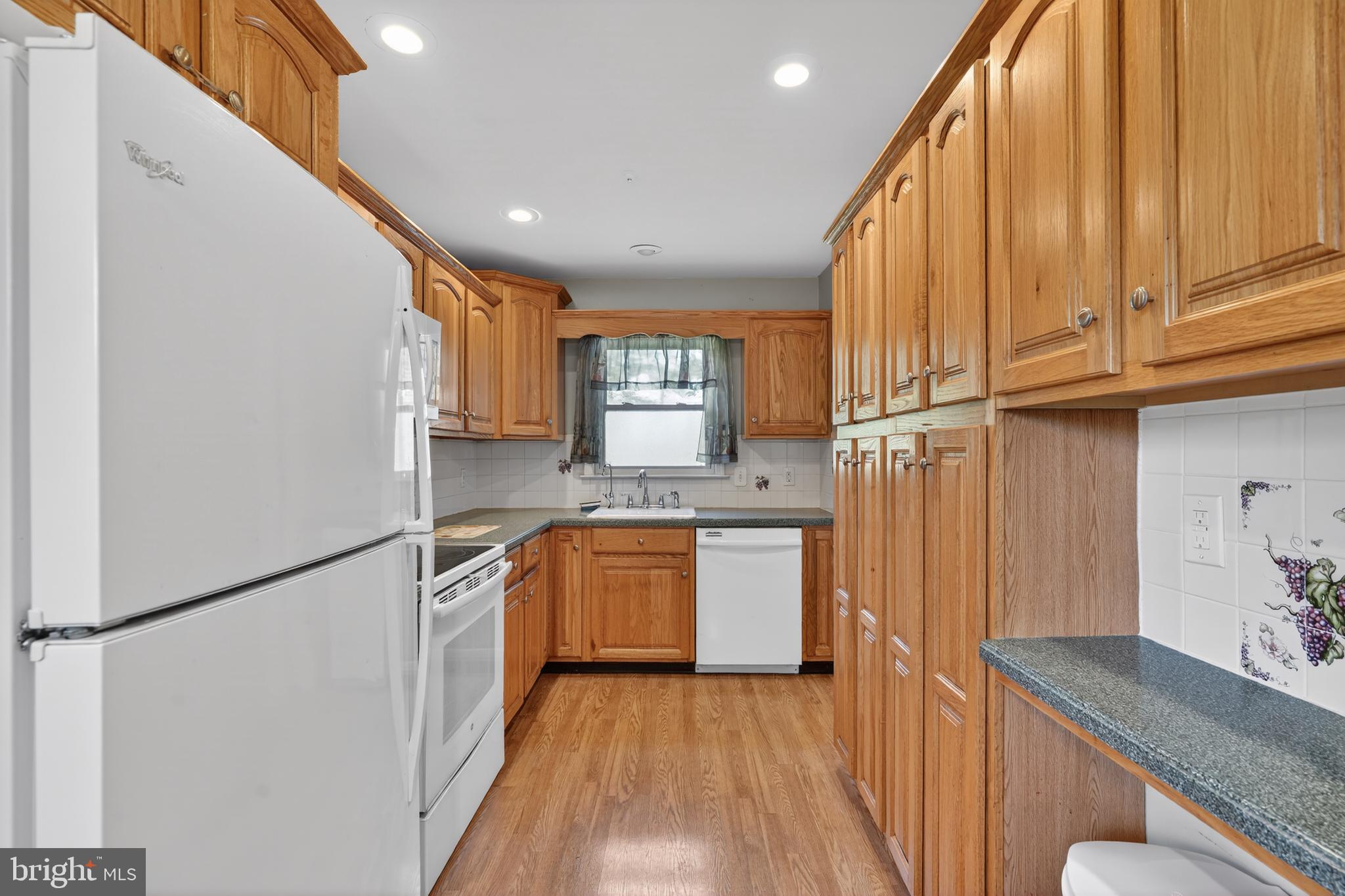 MOUNT EYRE MANOR - Residential