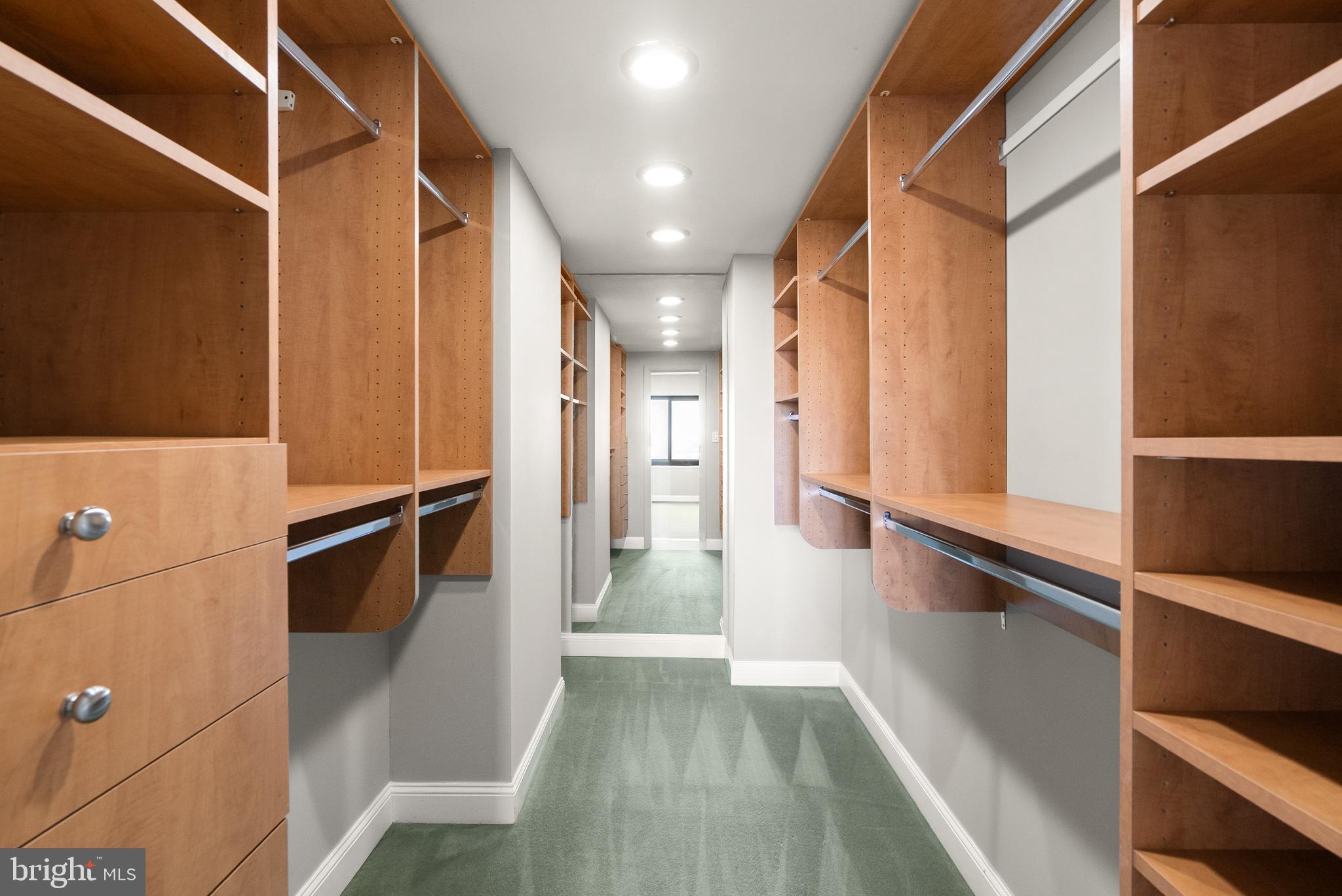 WATERGATE AT LANDMARK - Residential