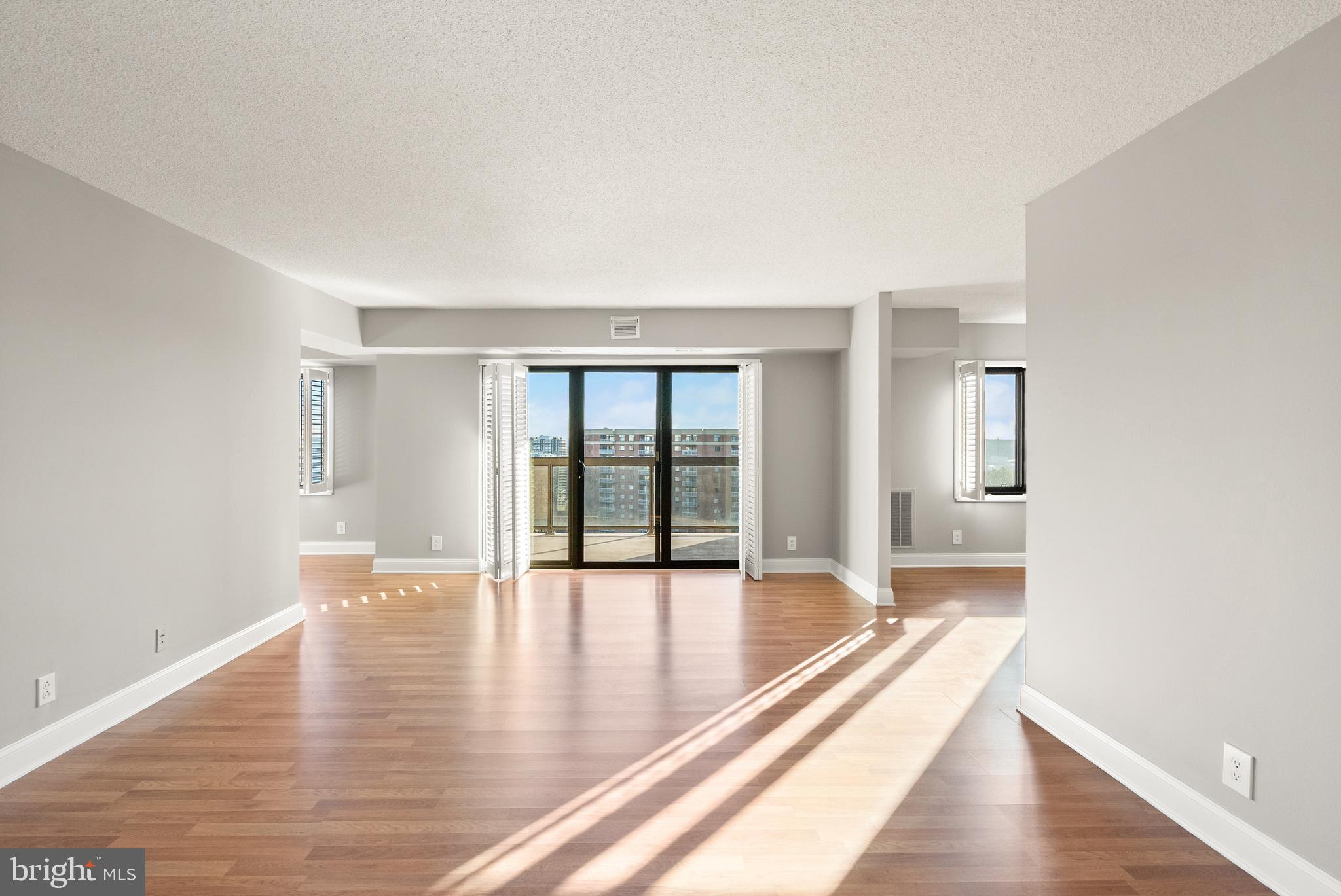 WATERGATE AT LANDMARK - Residential