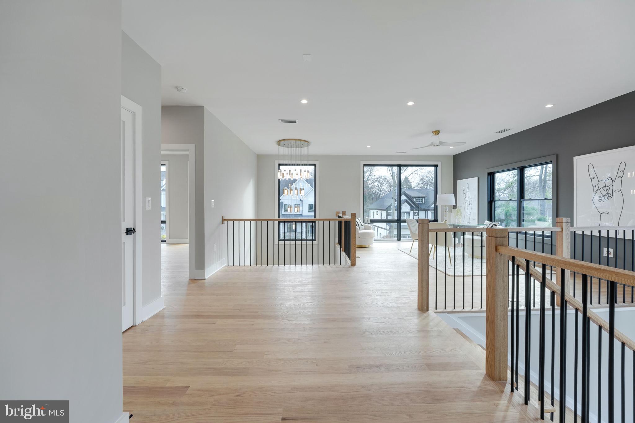 MCLEAN MANOR - Residential