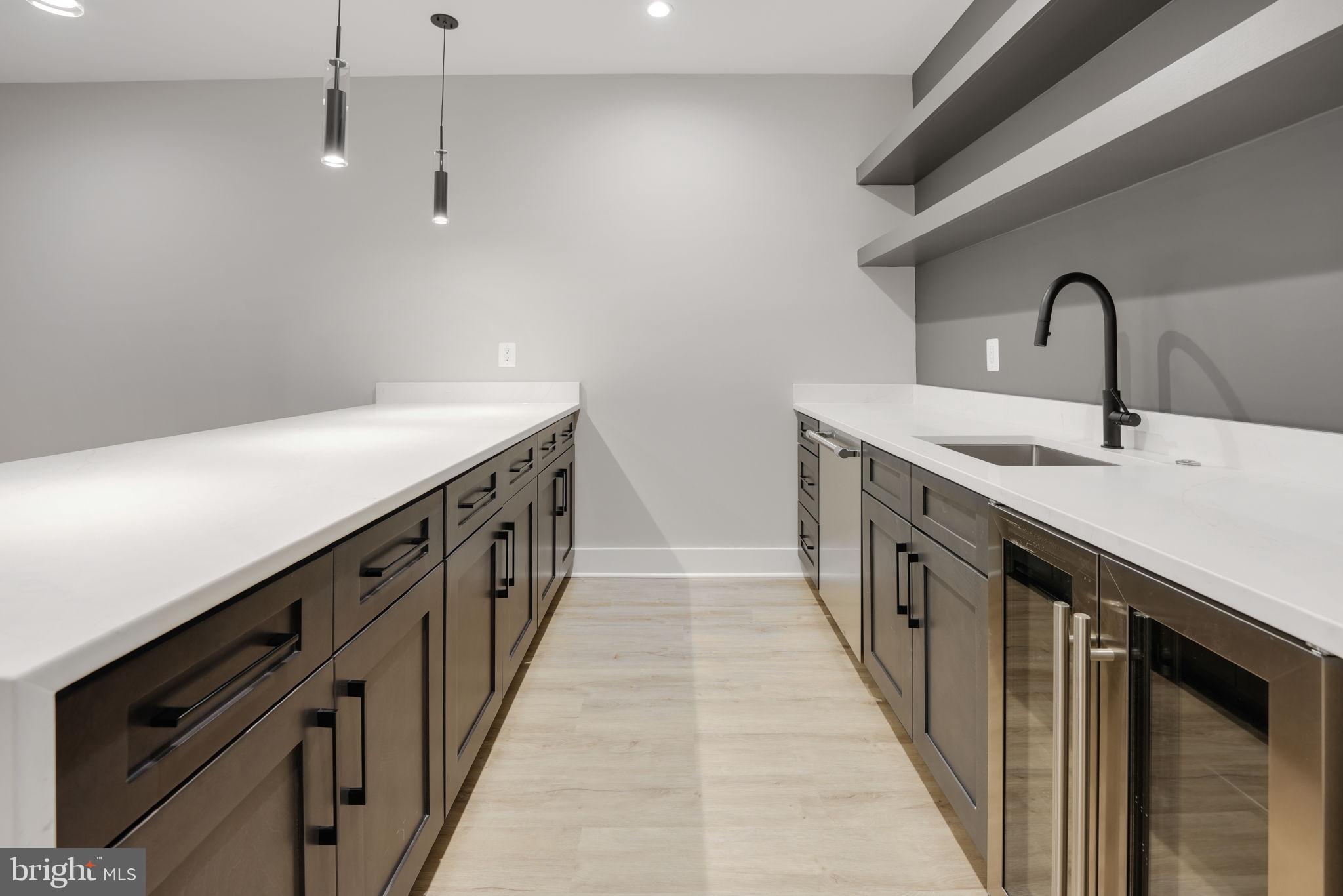 MCLEAN MANOR - Residential