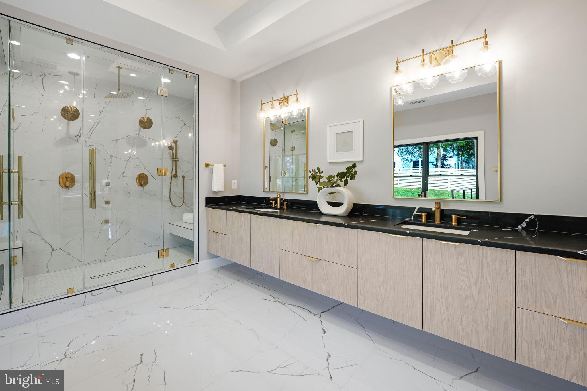 MCLEAN MANOR - Residential