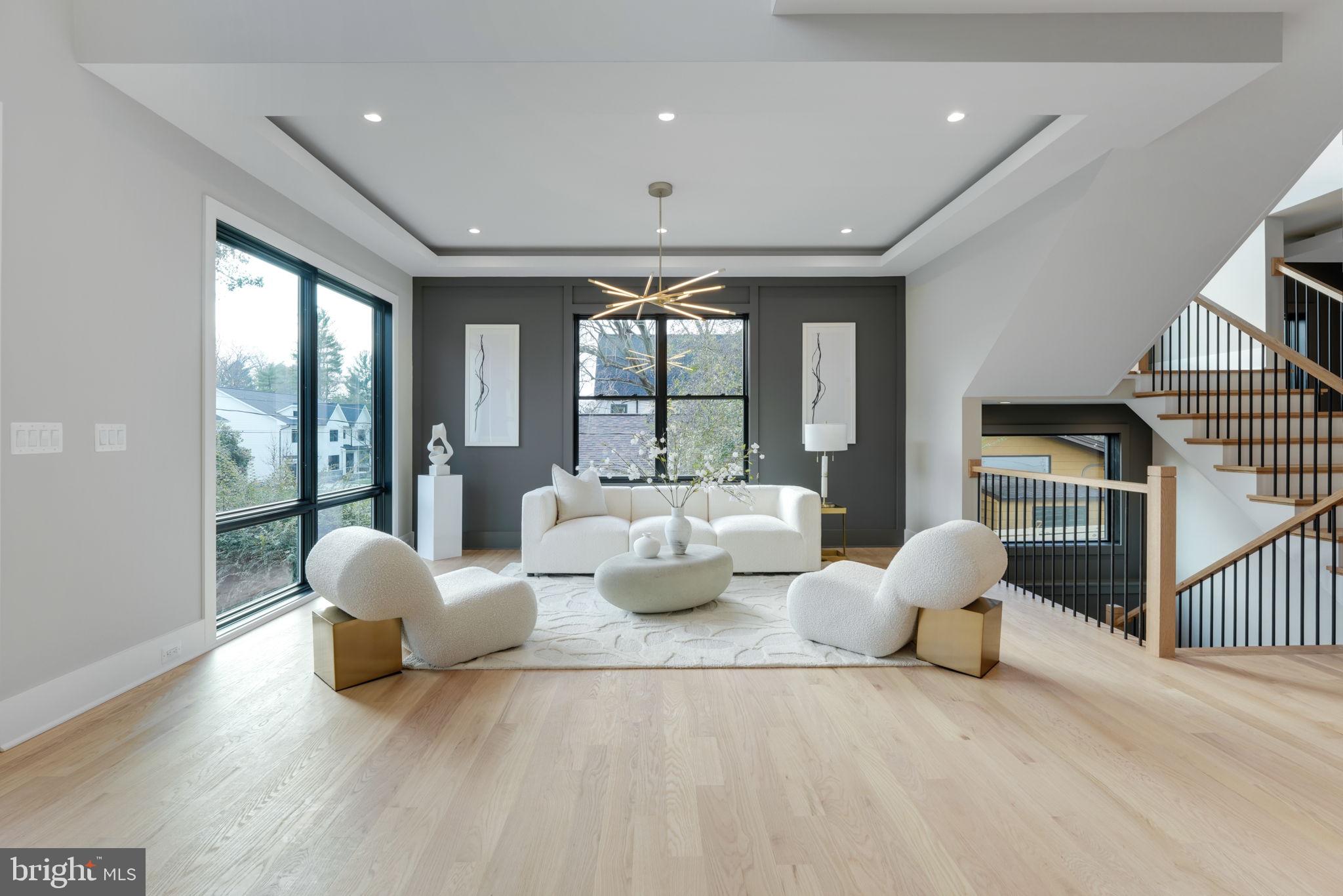 MCLEAN MANOR - Residential