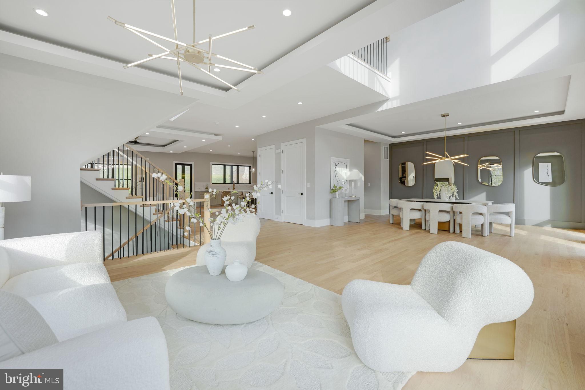 MCLEAN MANOR - Residential