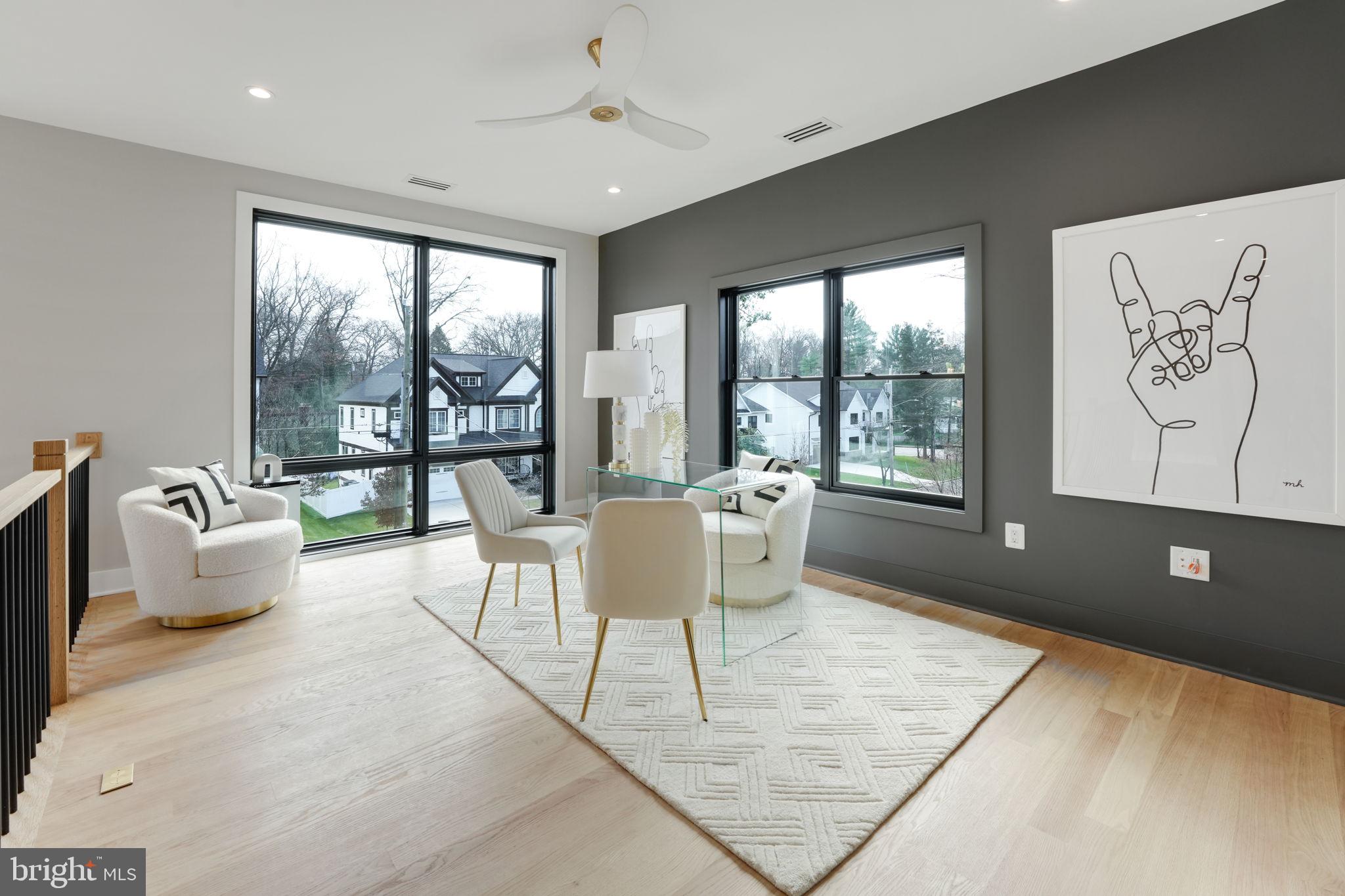 MCLEAN MANOR - Residential