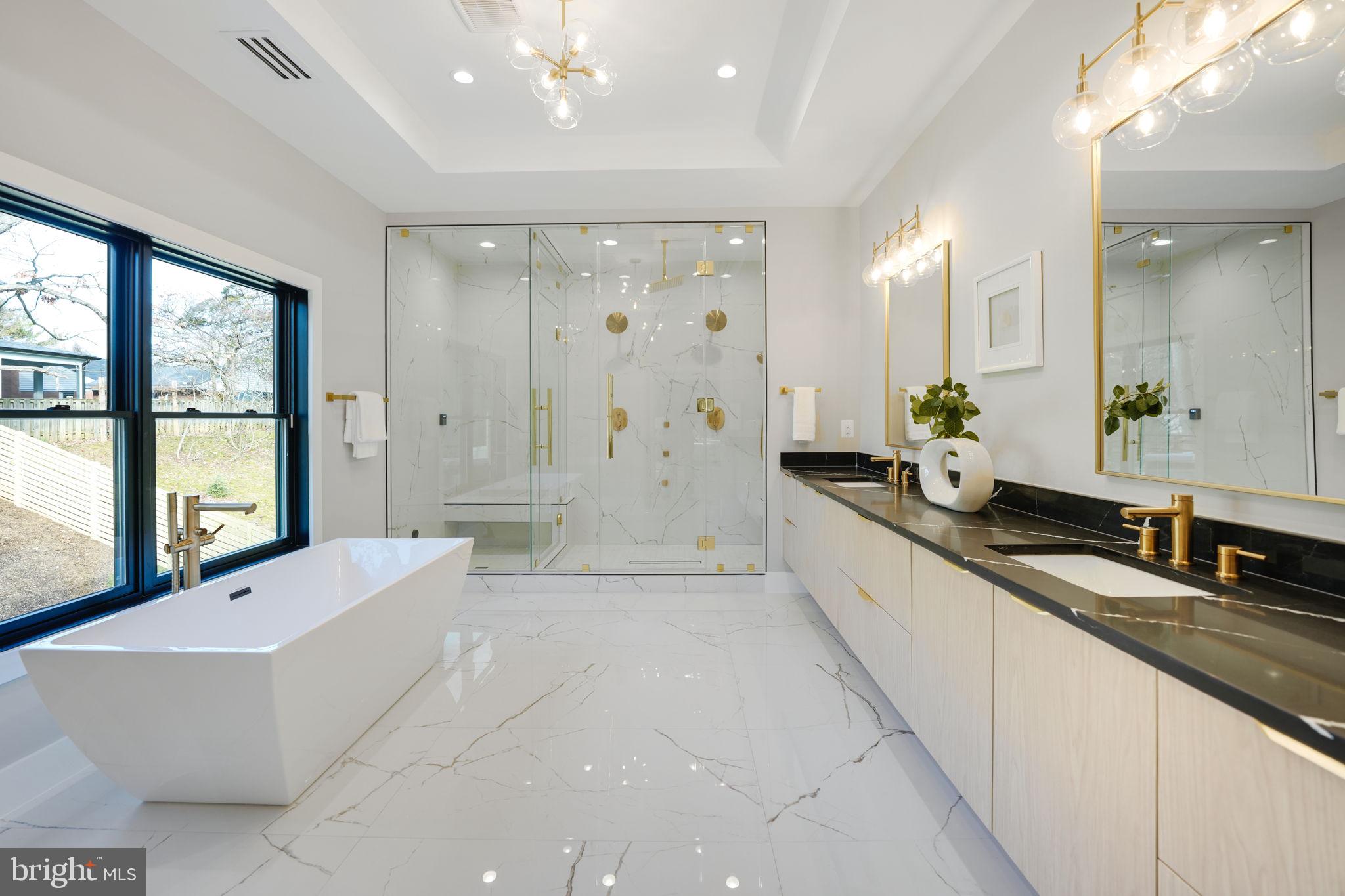 MCLEAN MANOR - Residential