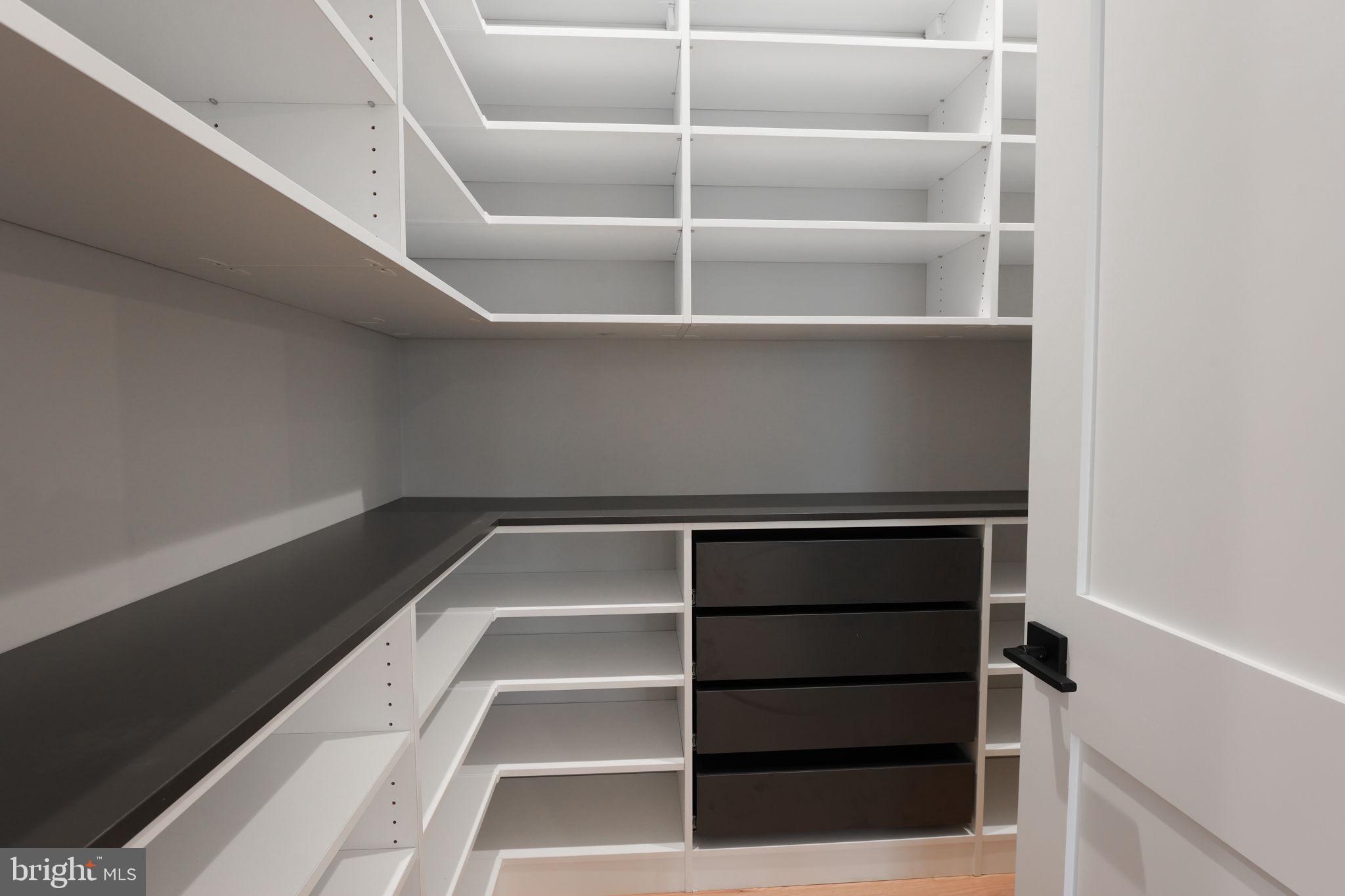 MCLEAN MANOR - Residential