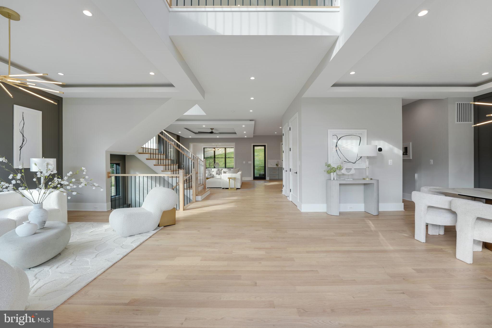 MCLEAN MANOR - Residential