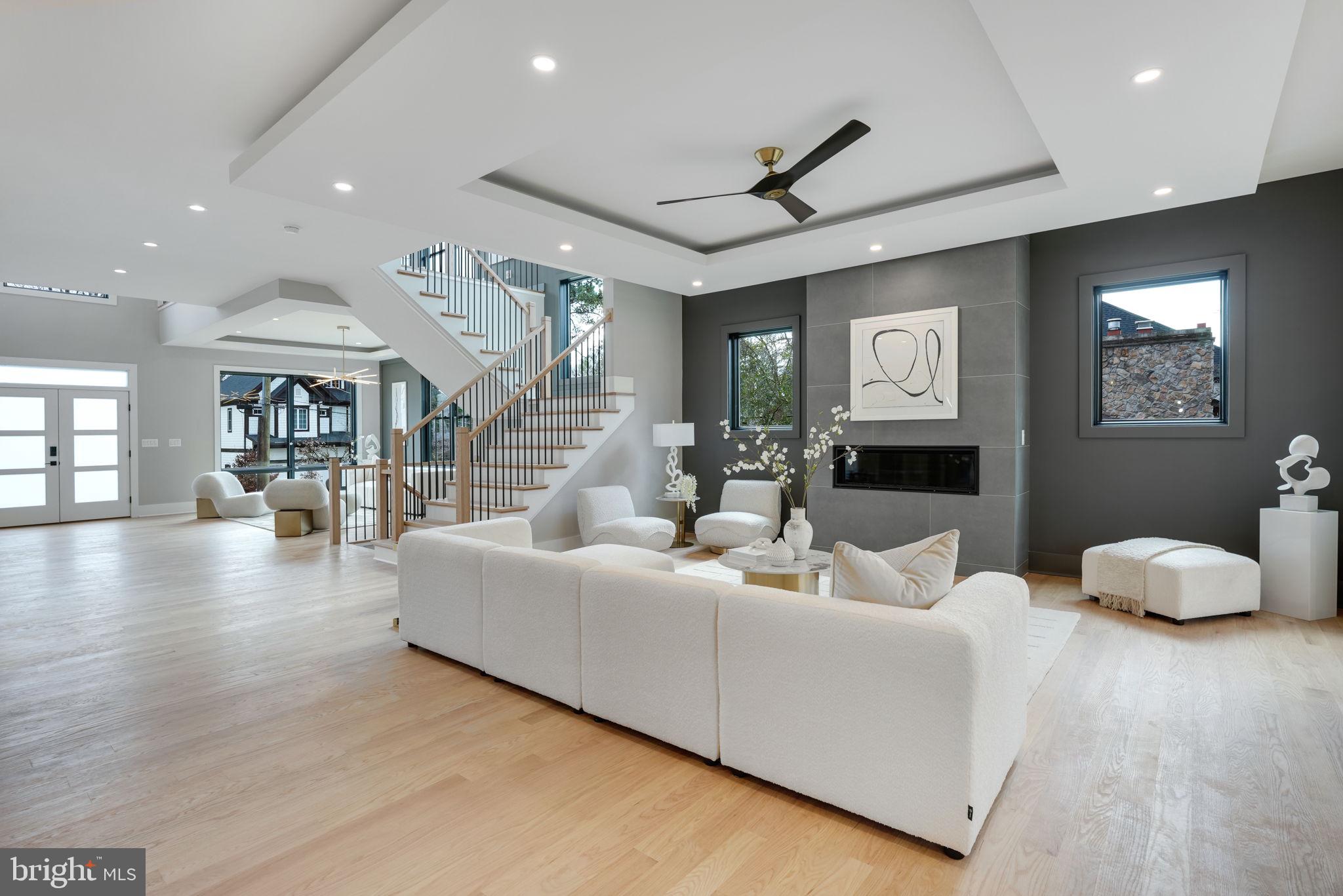 MCLEAN MANOR - Residential