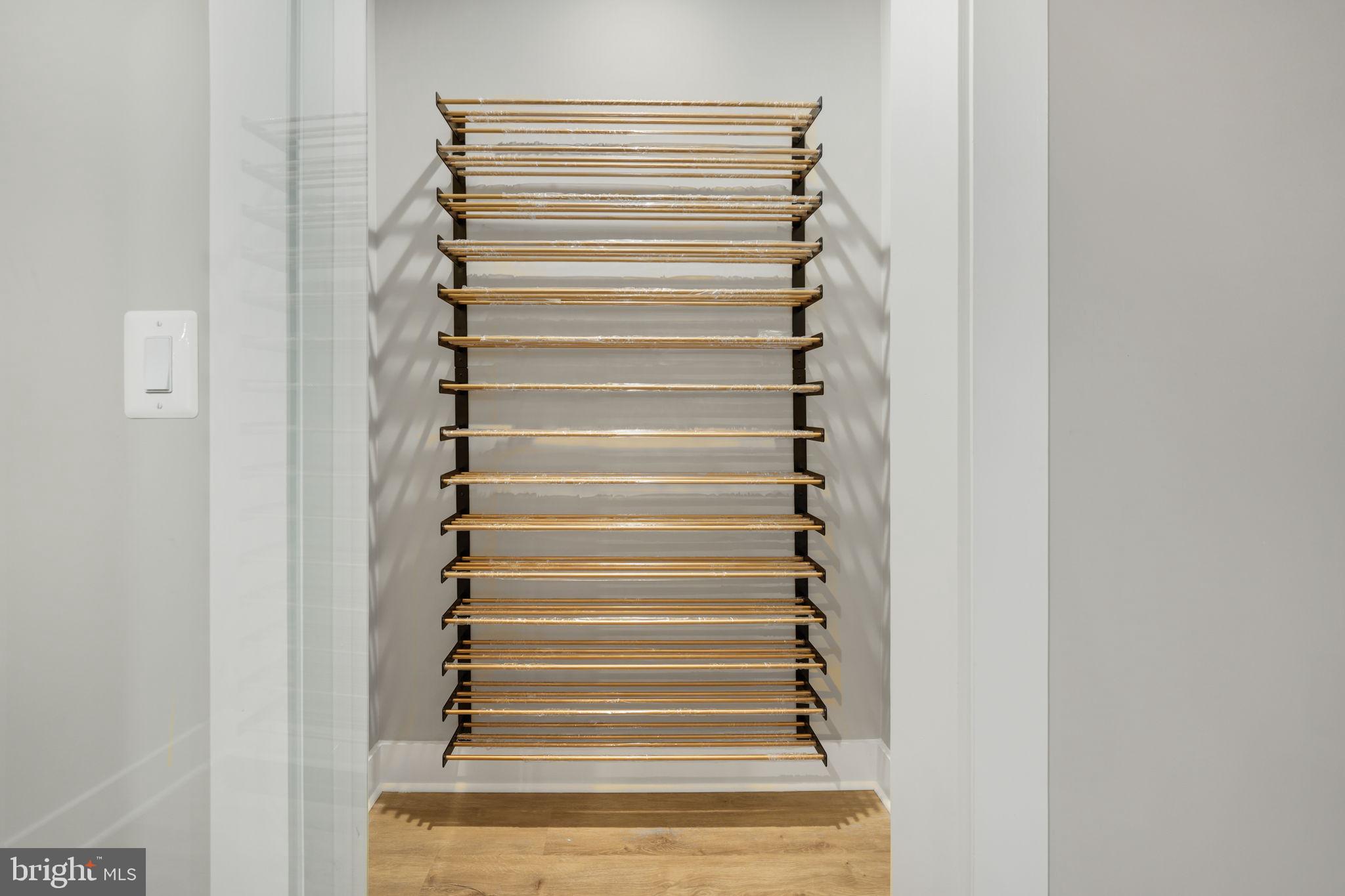 MCLEAN MANOR - Residential