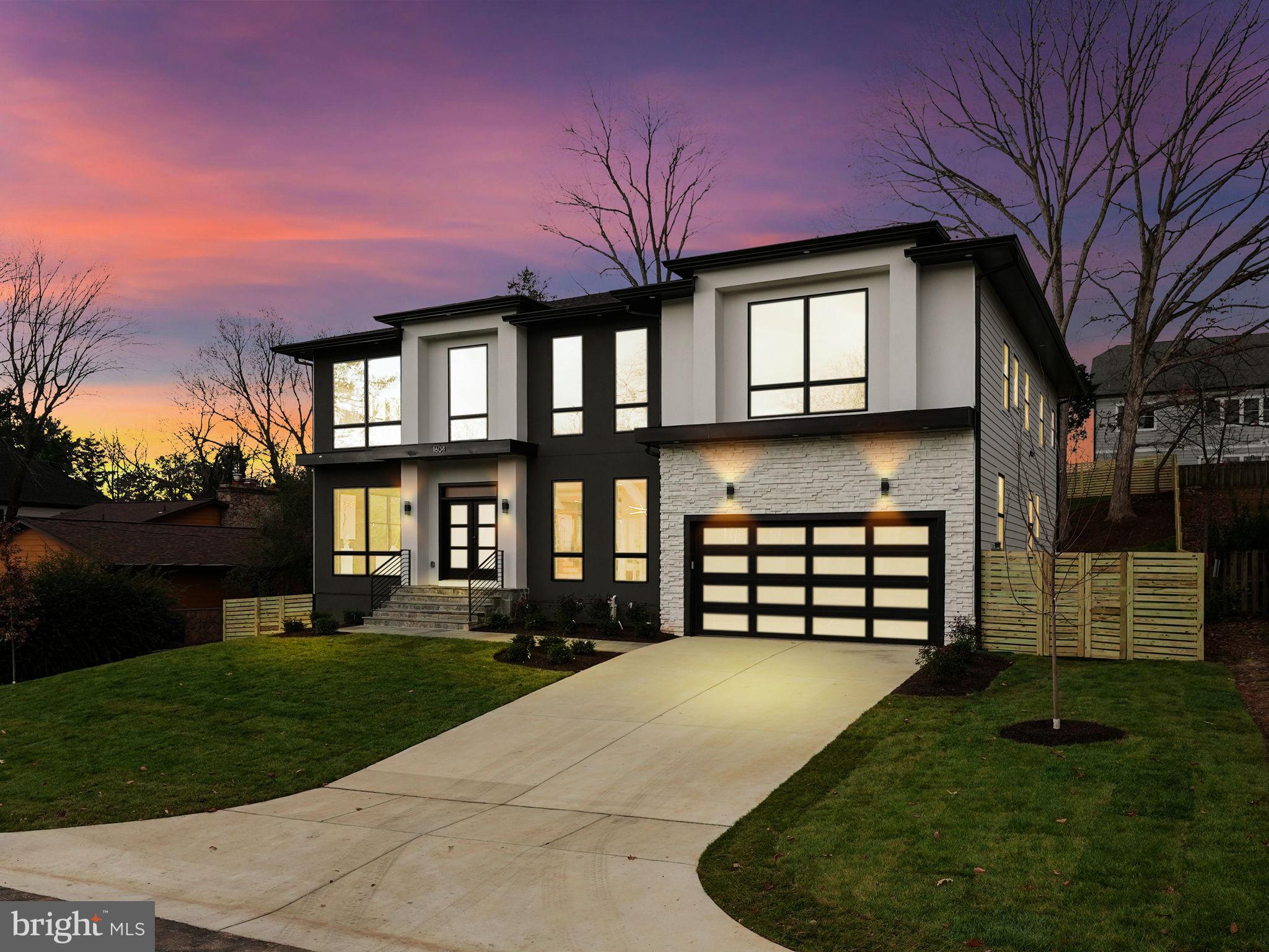 MCLEAN MANOR - Residential