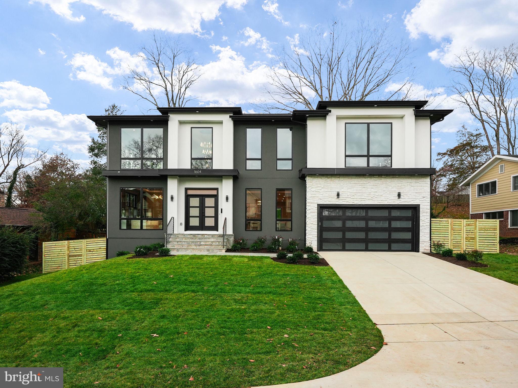 MCLEAN MANOR - Residential