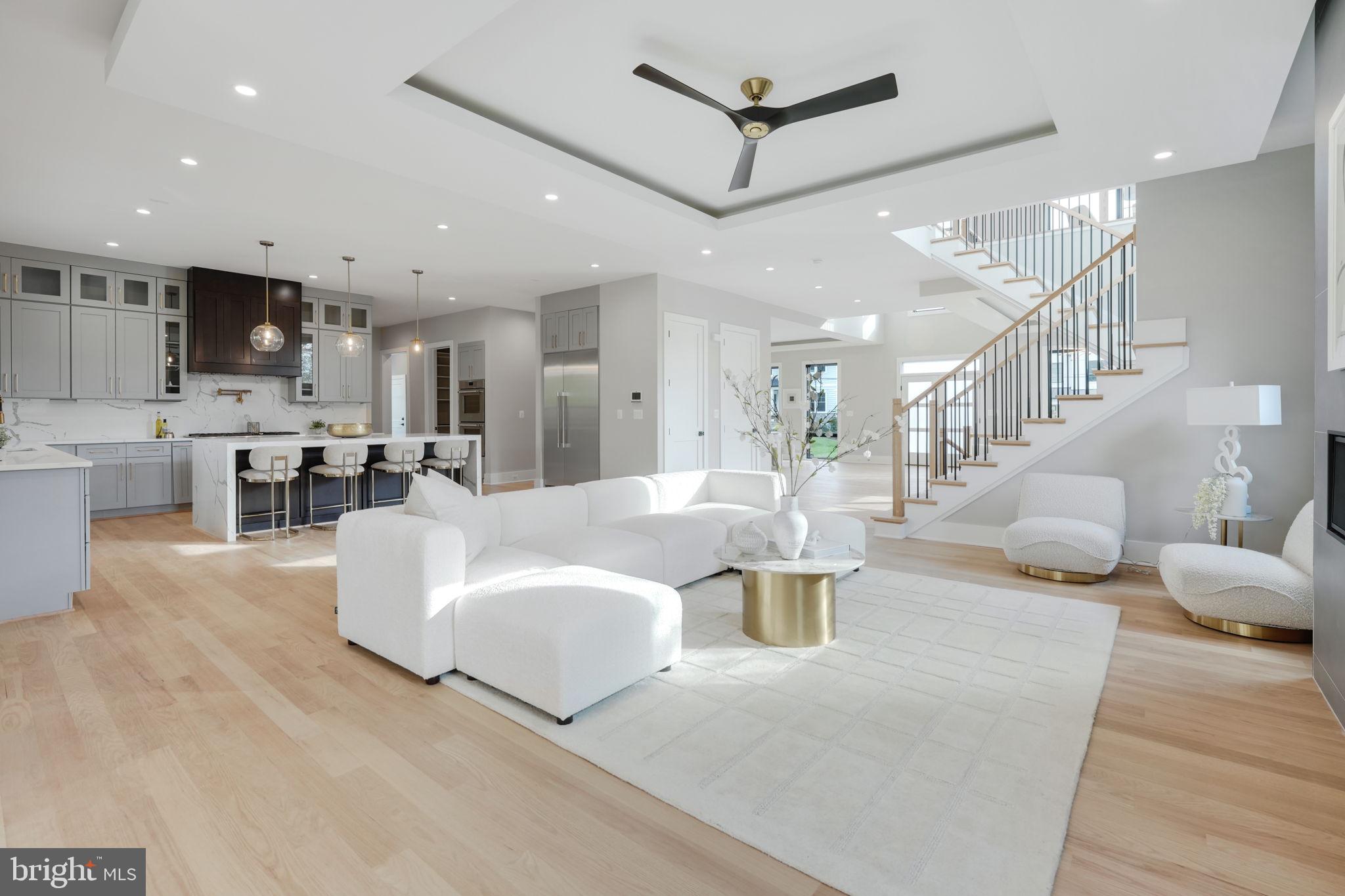 MCLEAN MANOR - Residential