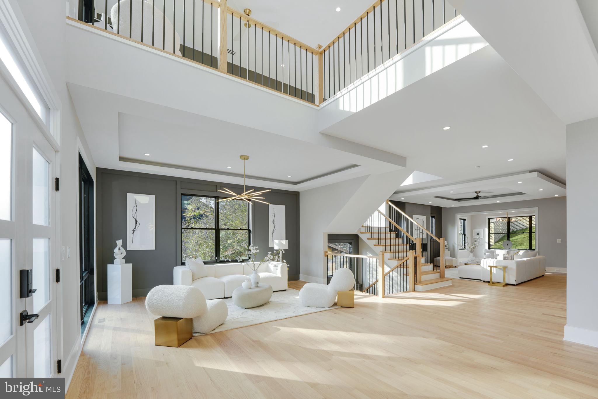 MCLEAN MANOR - Residential