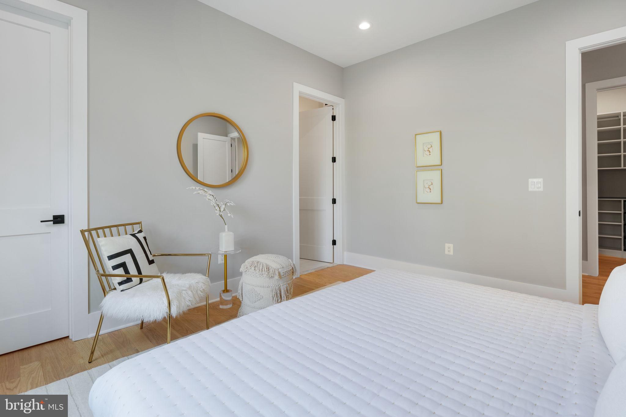 MCLEAN MANOR - Residential