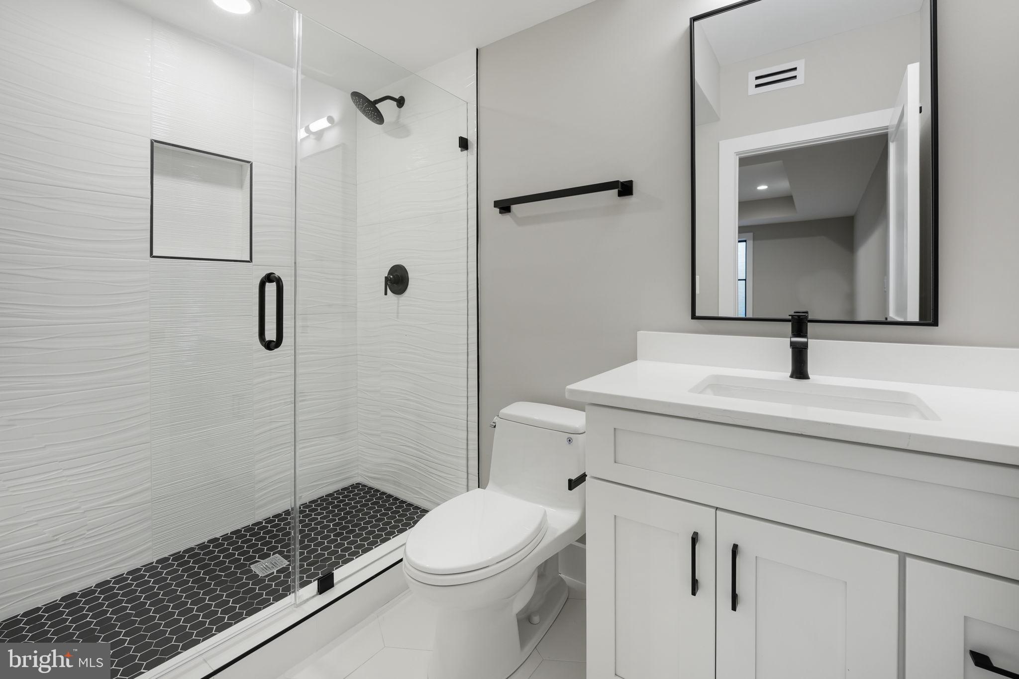 MCLEAN MANOR - Residential