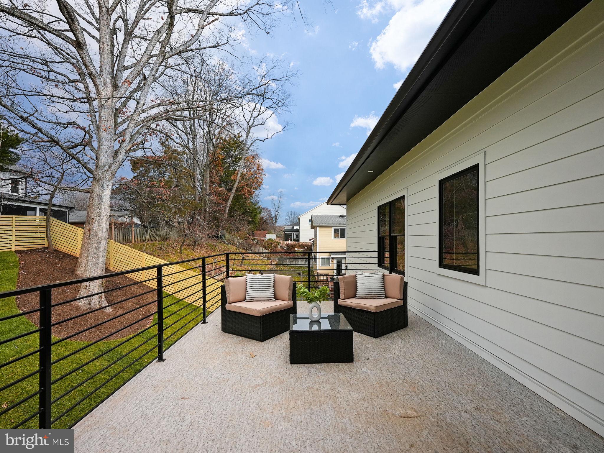 MCLEAN MANOR - Residential