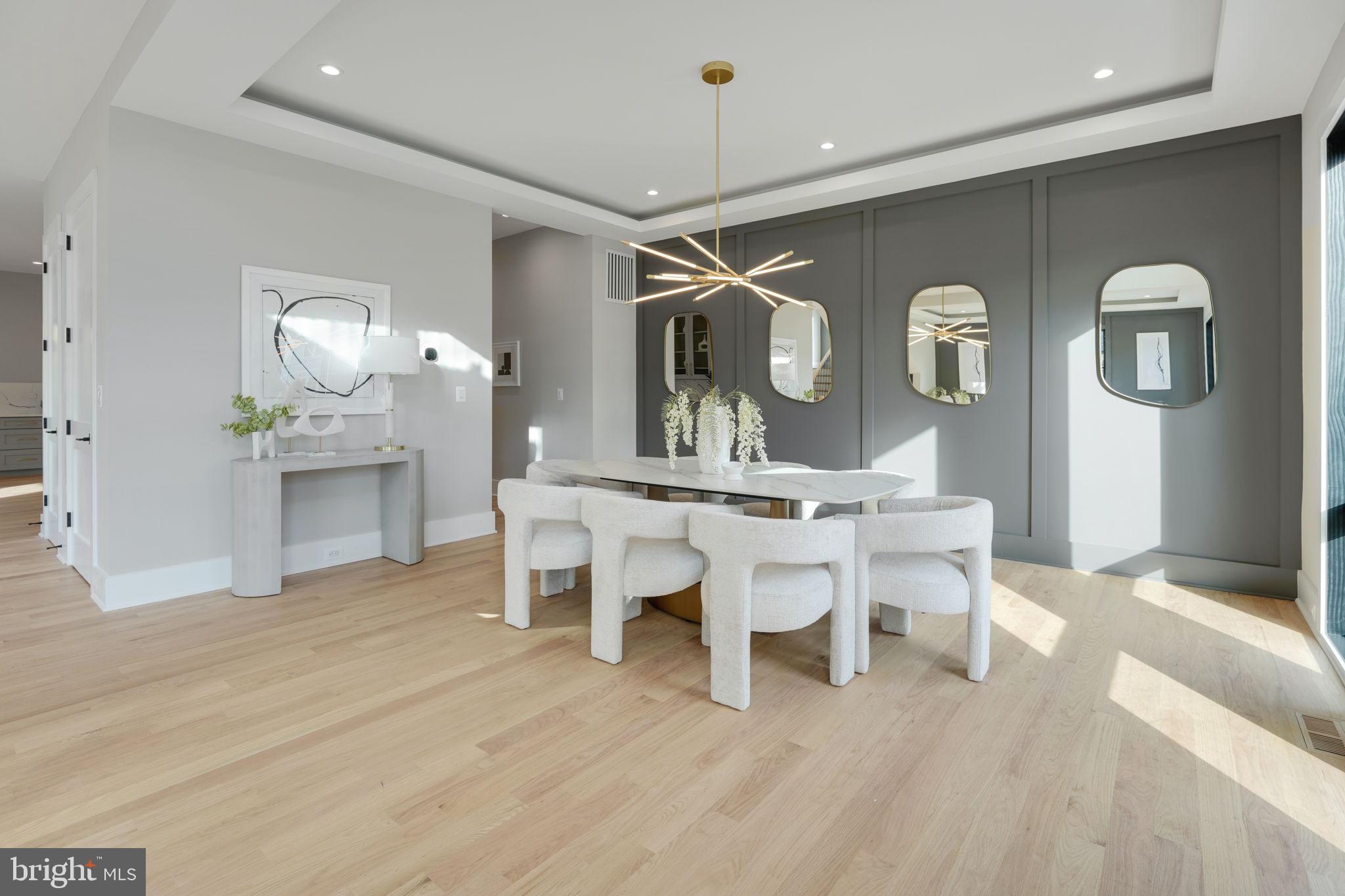 MCLEAN MANOR - Residential