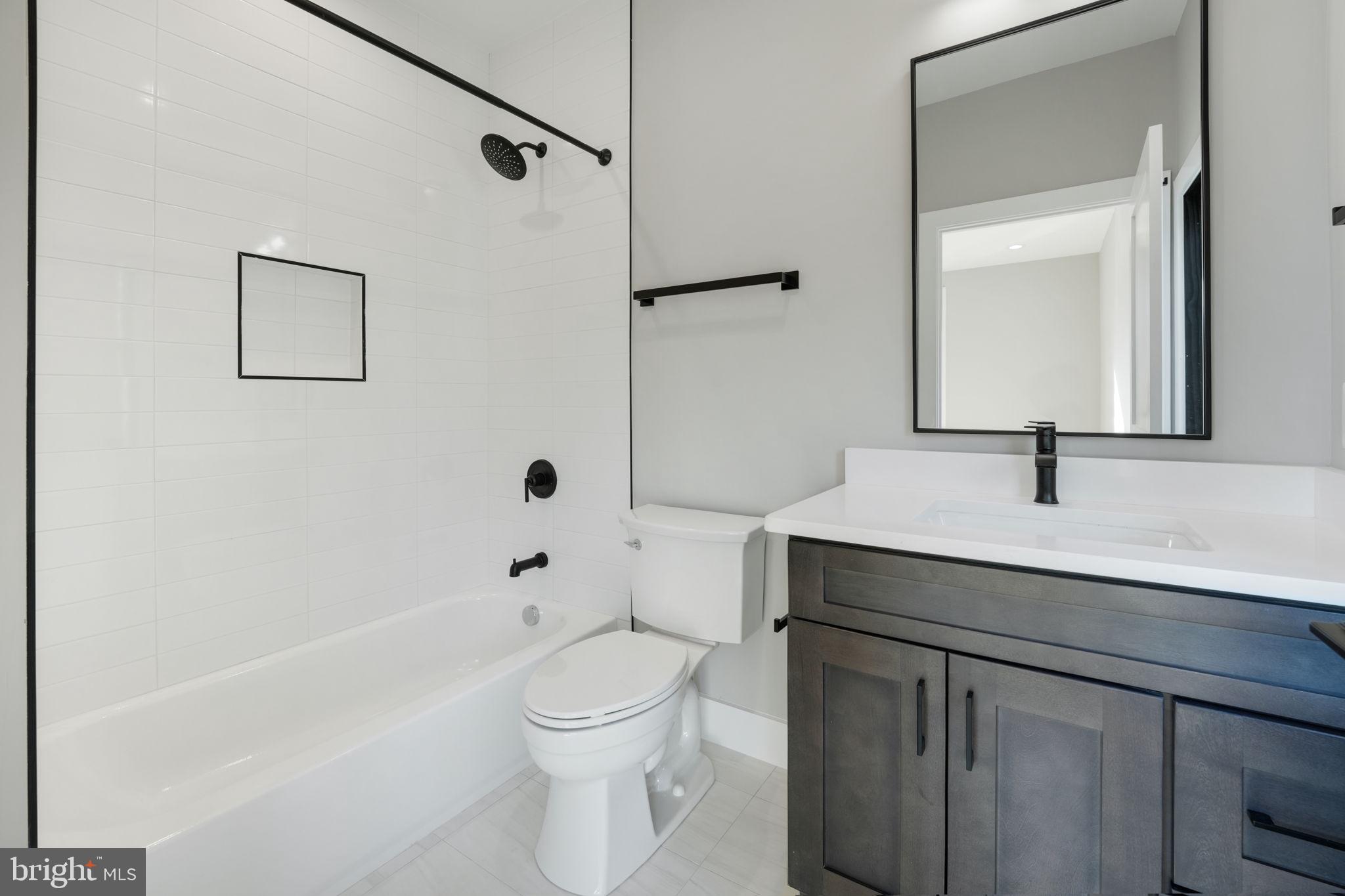 MCLEAN MANOR - Residential