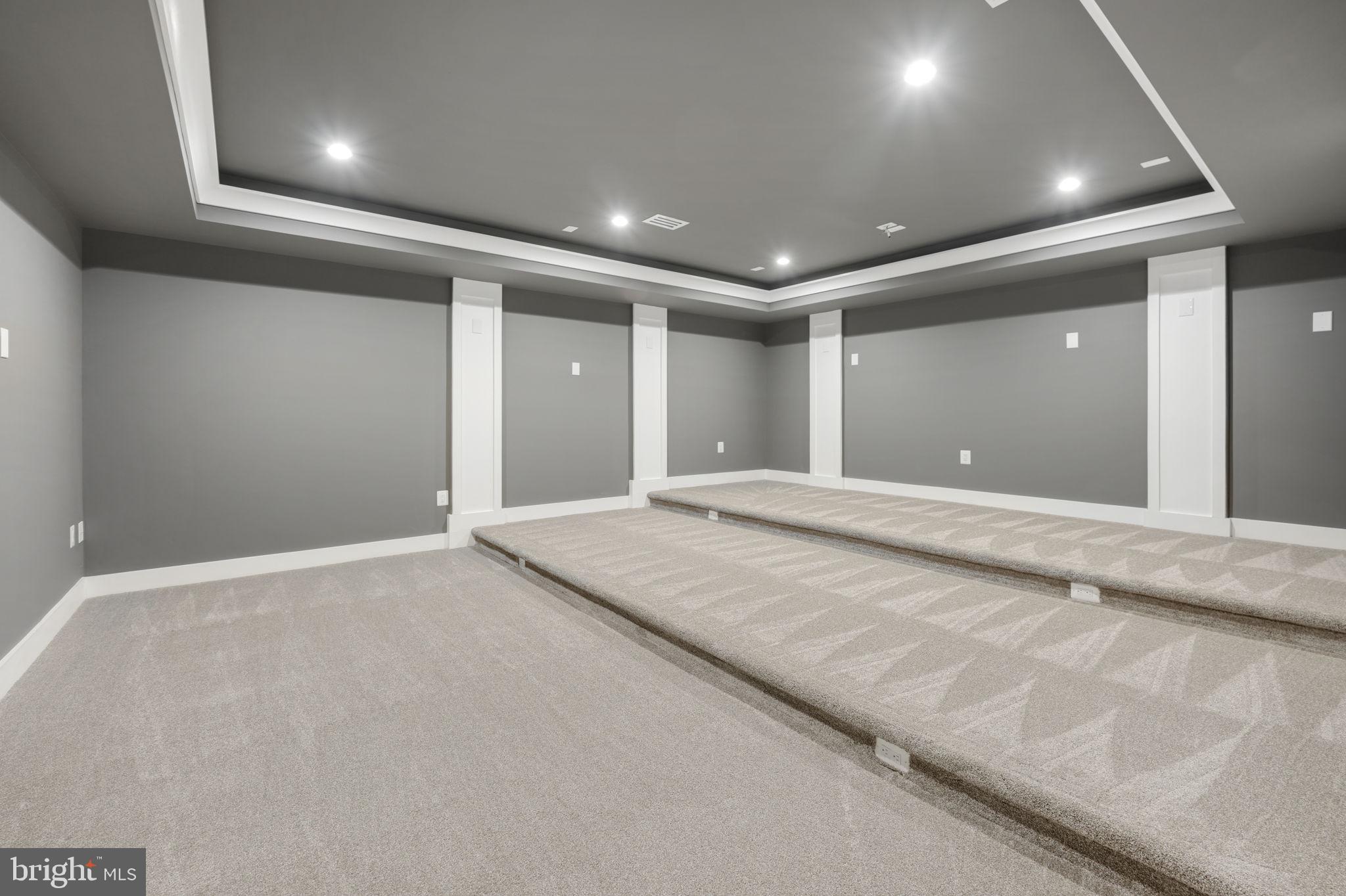 MCLEAN MANOR - Residential