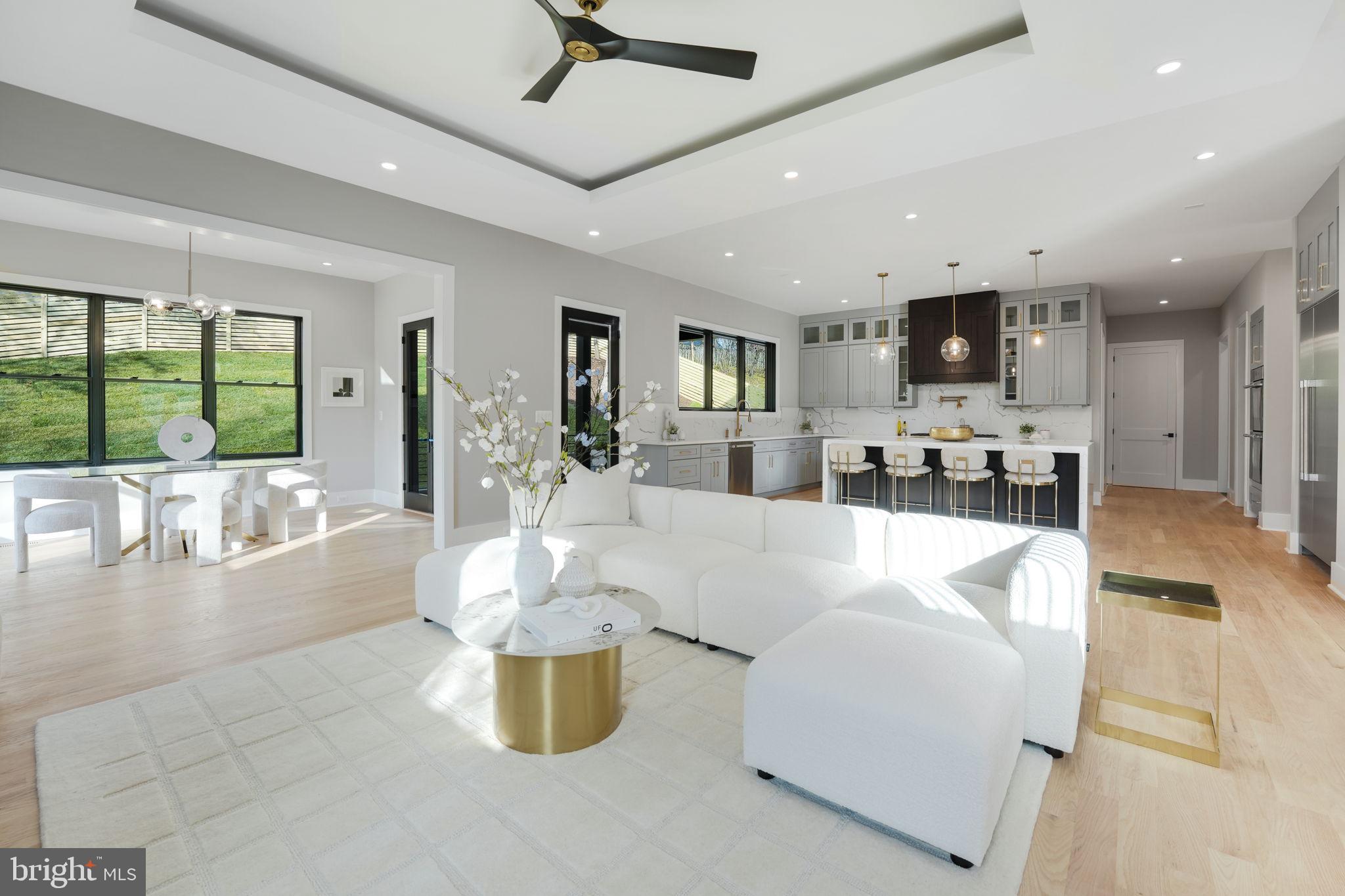 MCLEAN MANOR - Residential