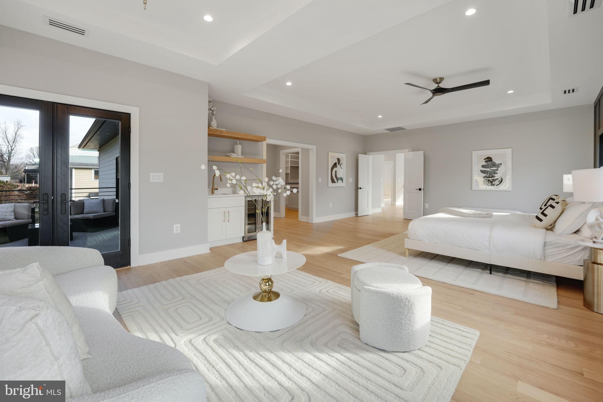 MCLEAN MANOR - Residential