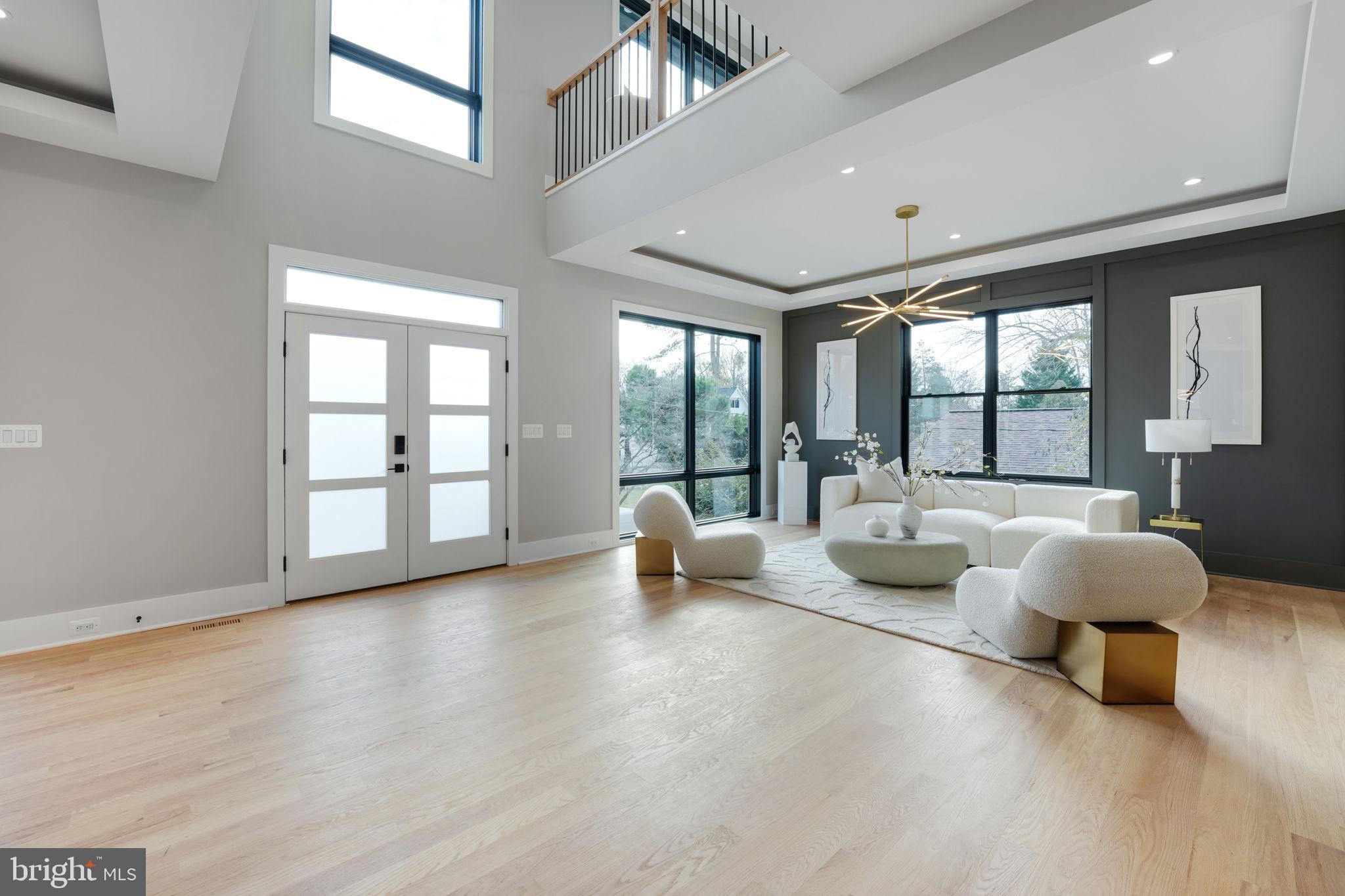 MCLEAN MANOR - Residential