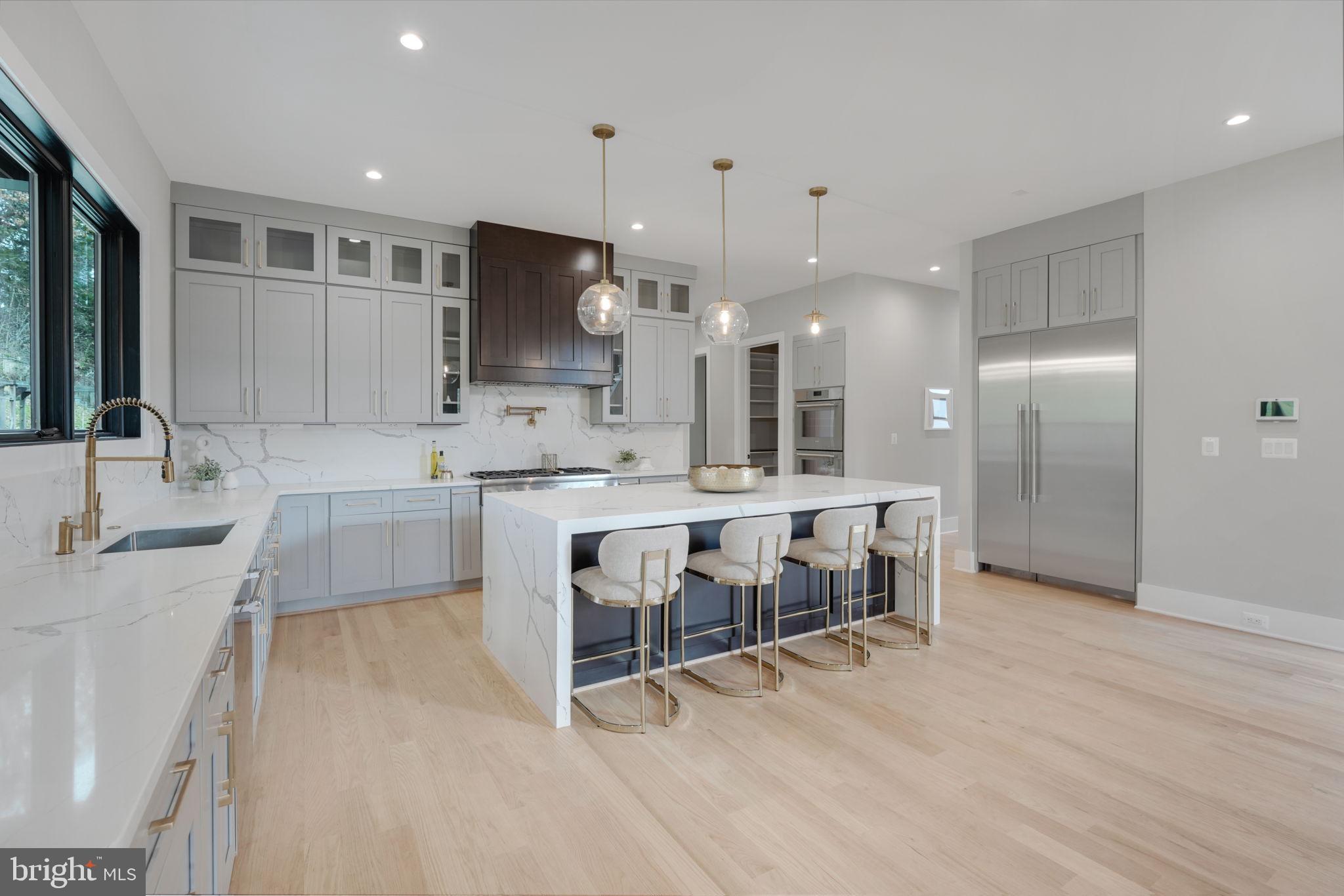 MCLEAN MANOR - Residential