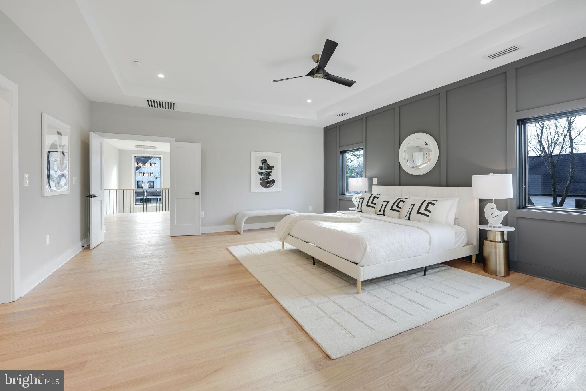 MCLEAN MANOR - Residential