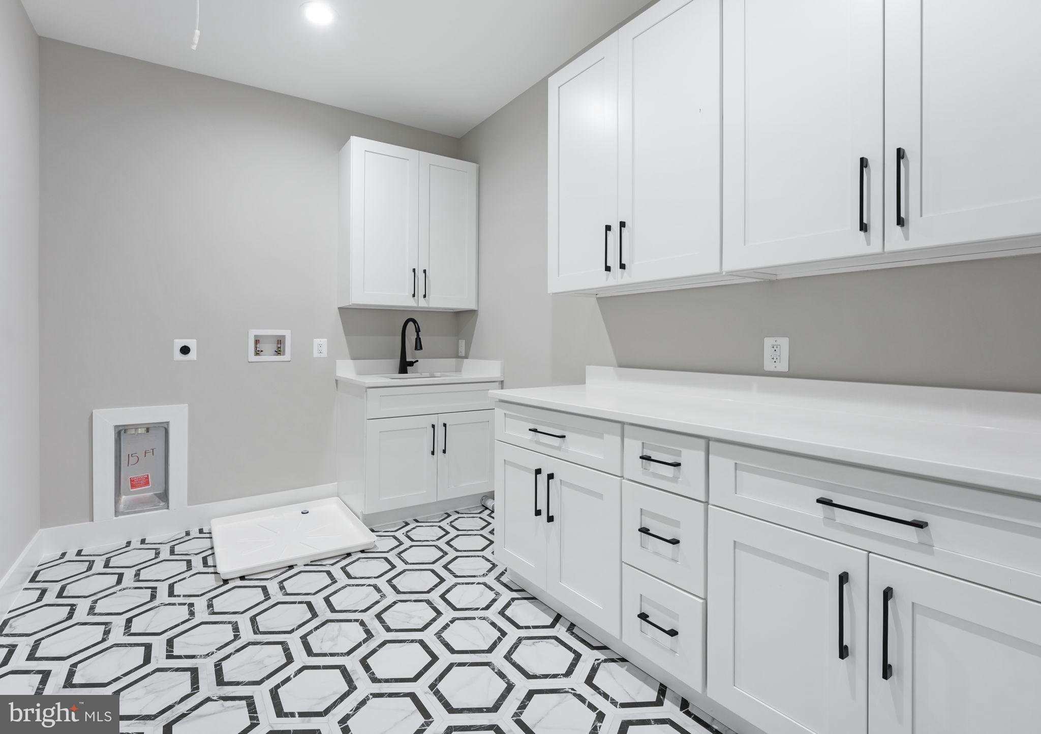 MCLEAN MANOR - Residential