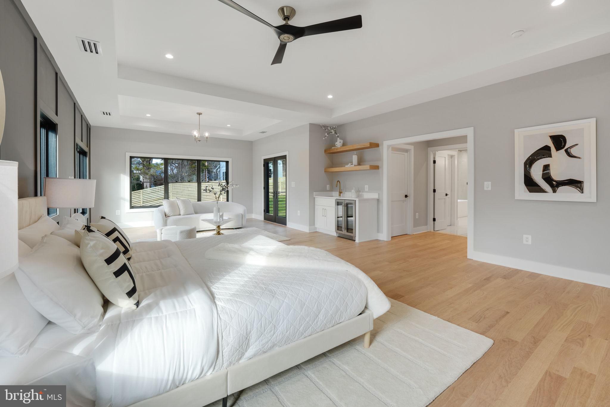 MCLEAN MANOR - Residential