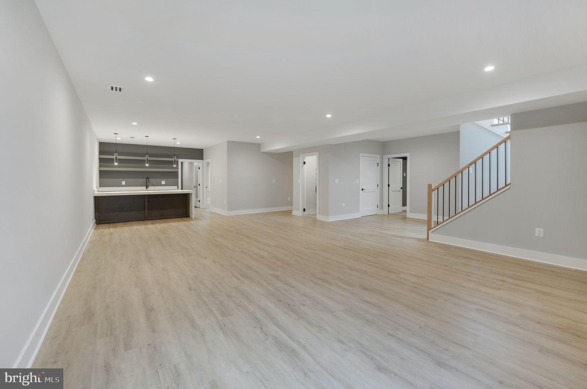 MCLEAN MANOR - Residential