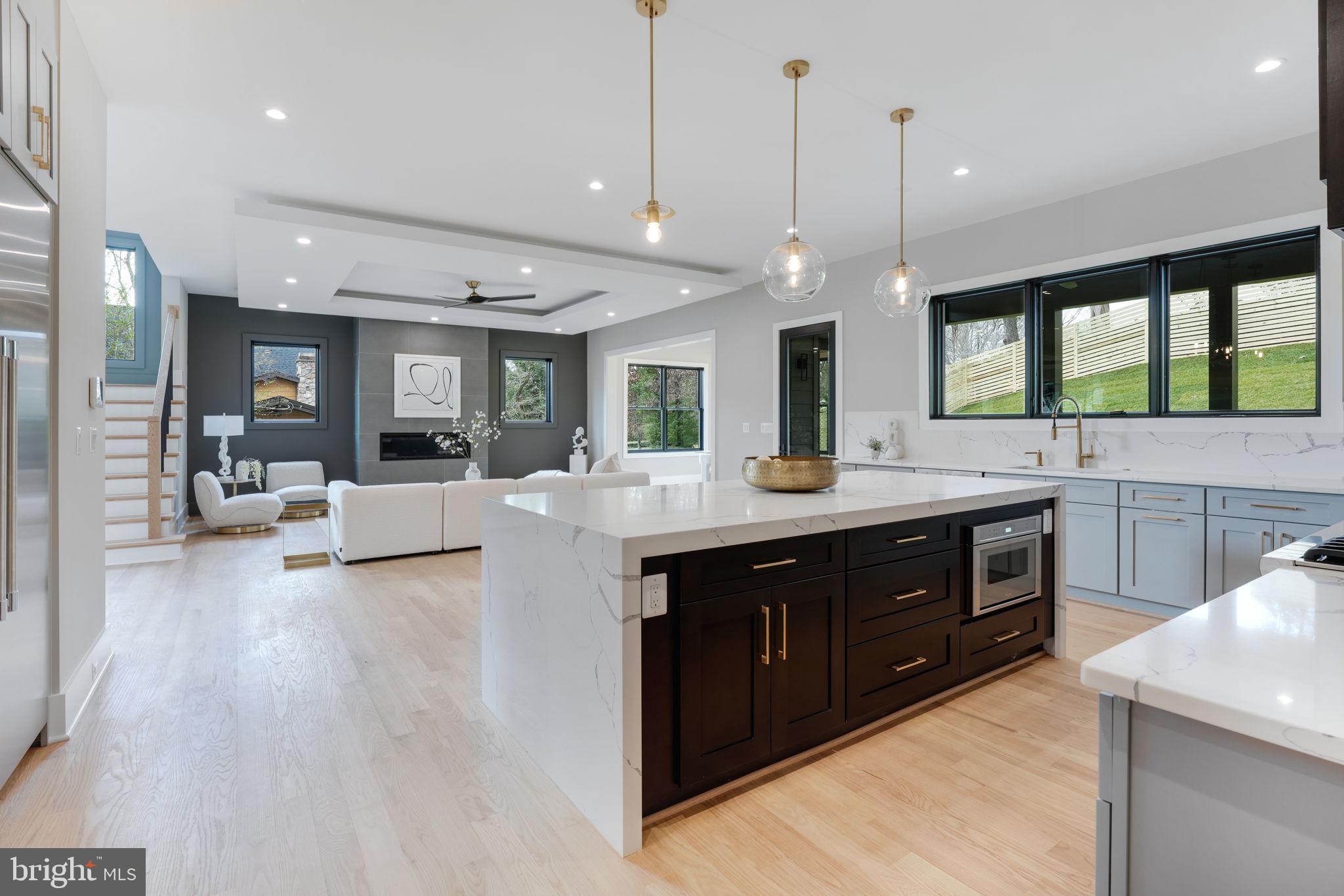 MCLEAN MANOR - Residential