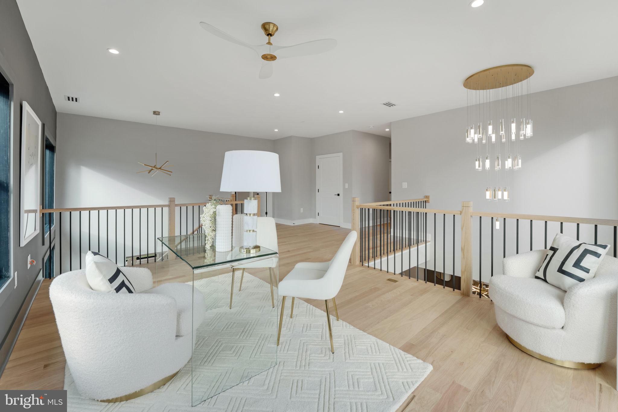 MCLEAN MANOR - Residential