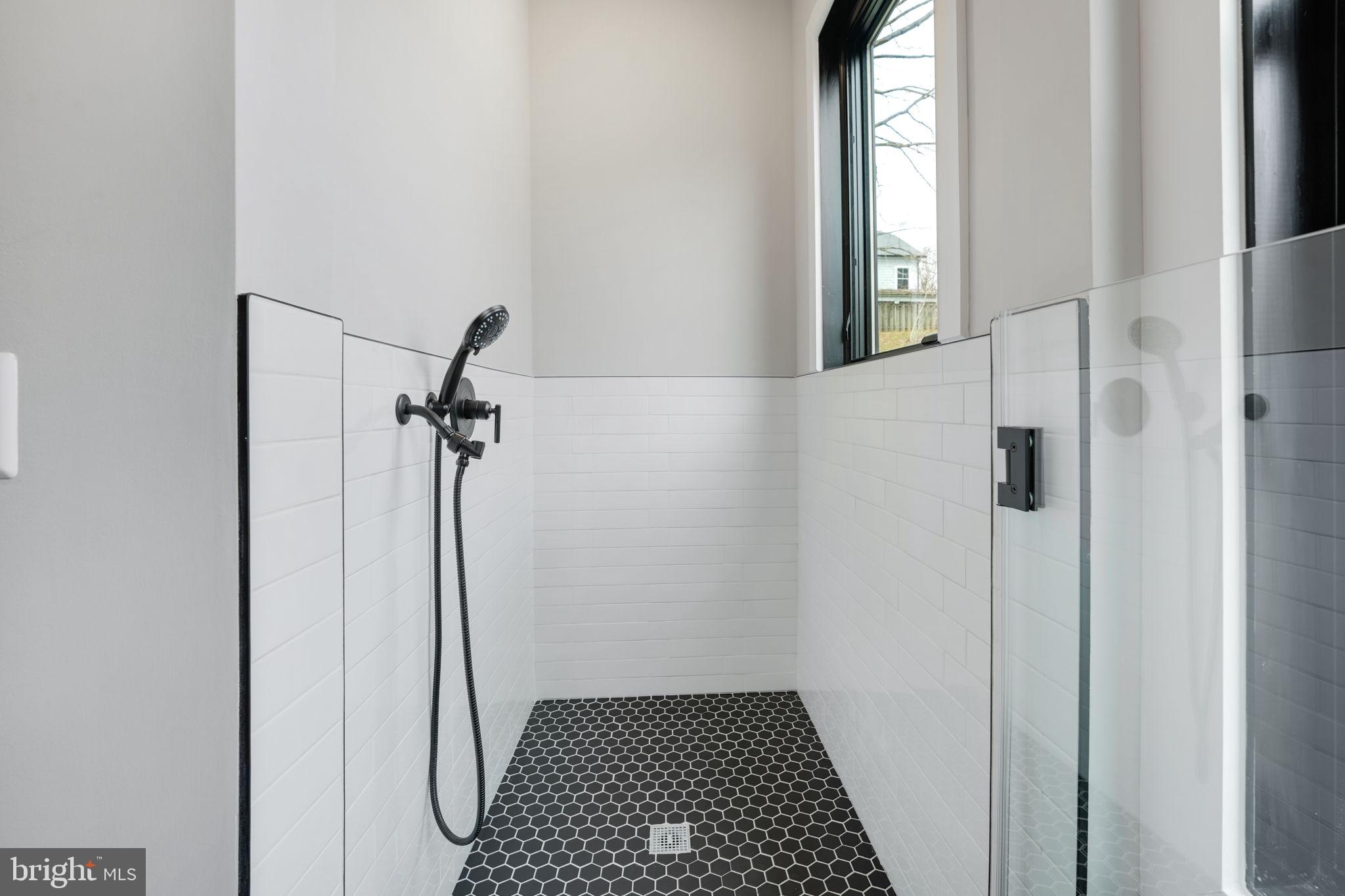 MCLEAN MANOR - Residential