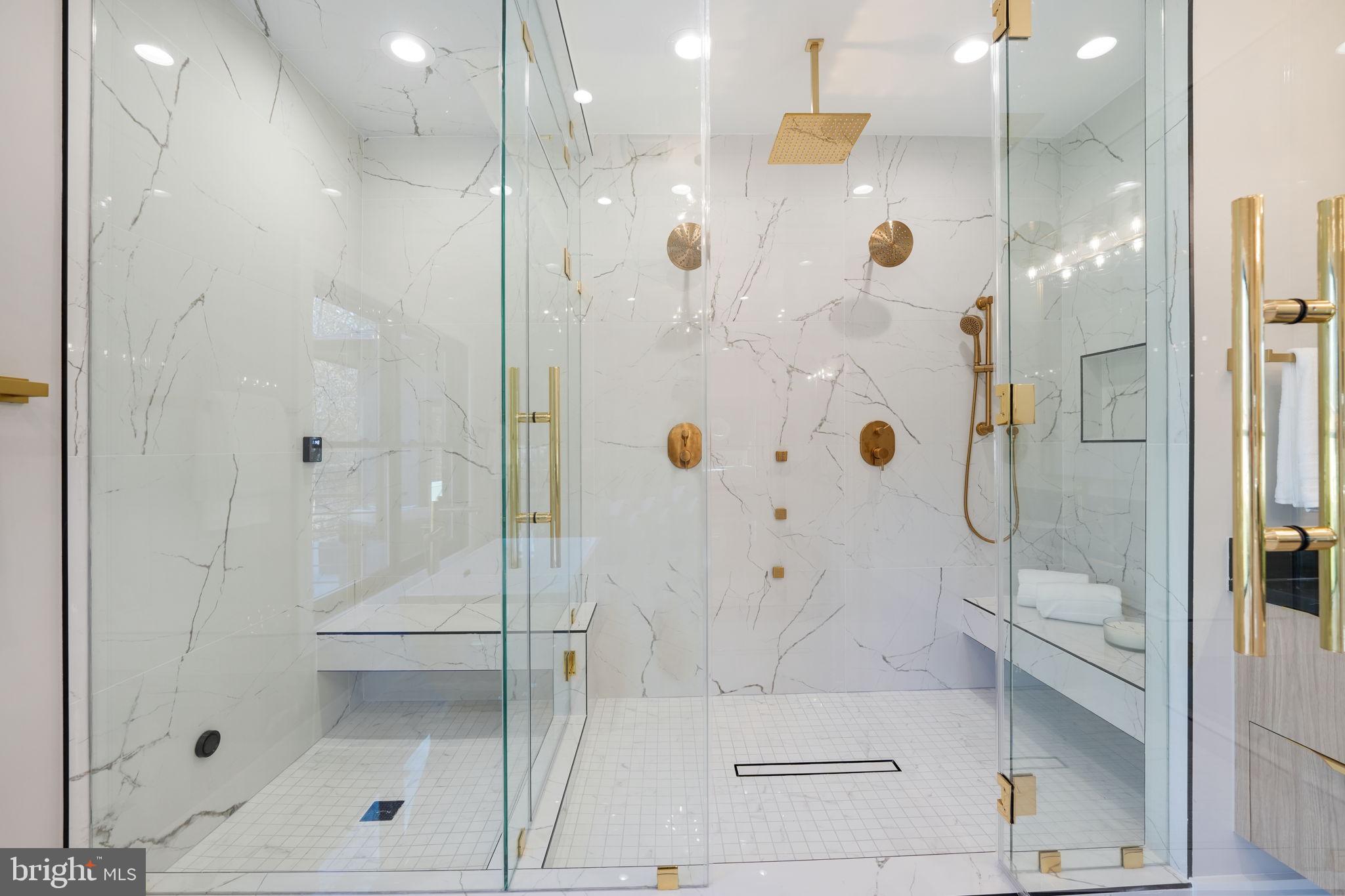 MCLEAN MANOR - Residential