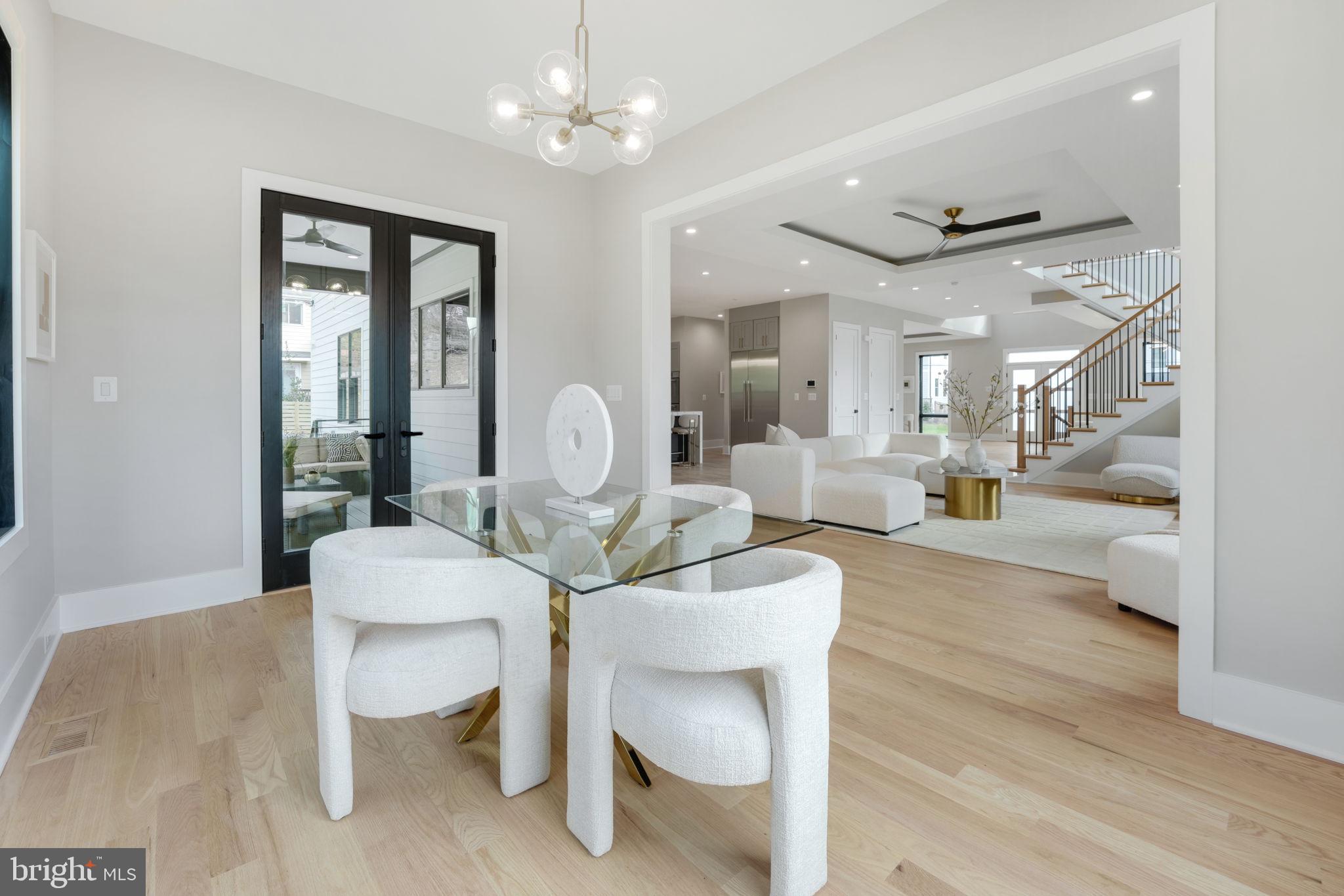 MCLEAN MANOR - Residential