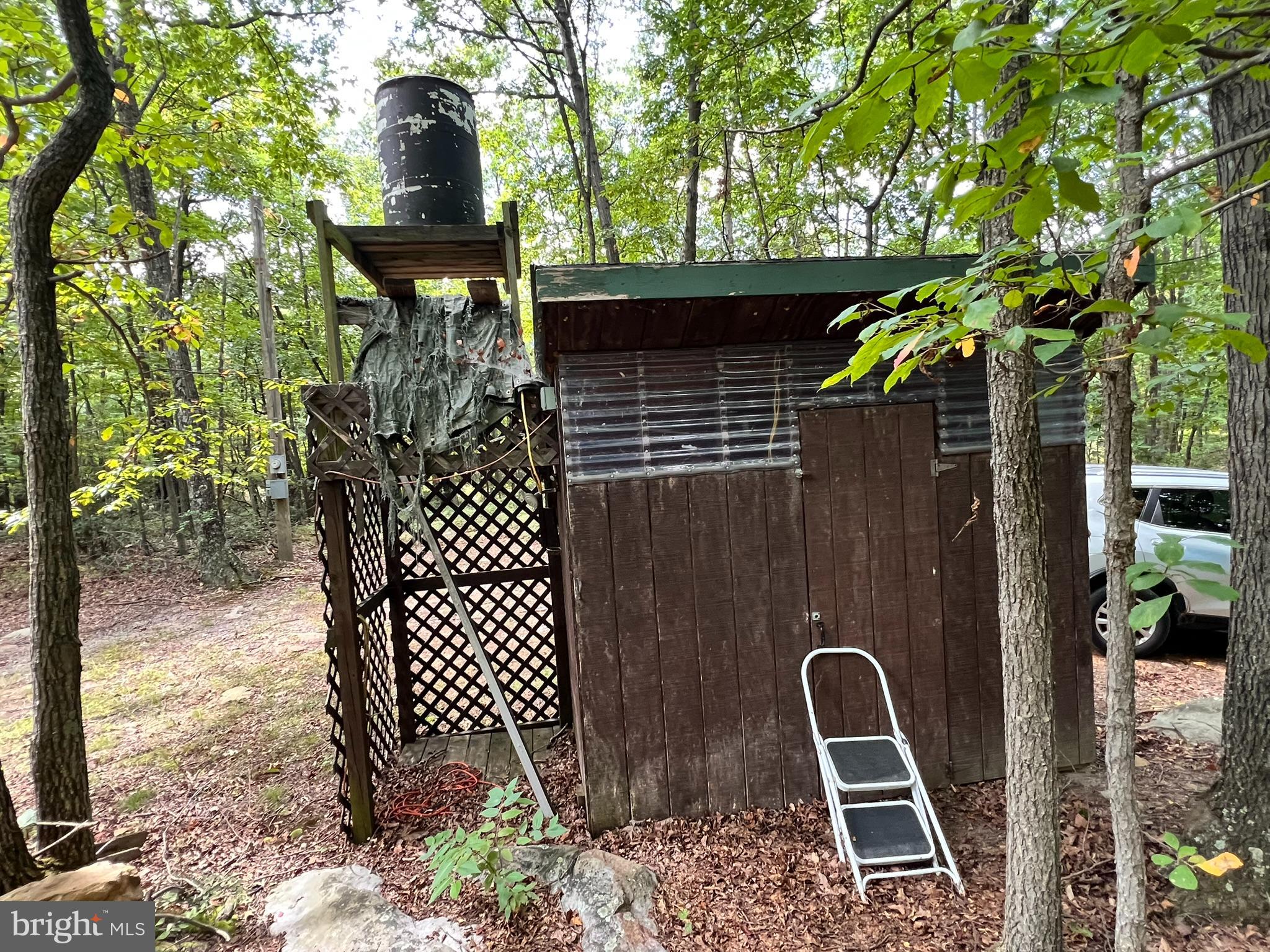 SPRUCE PINE HOLLOW - Land