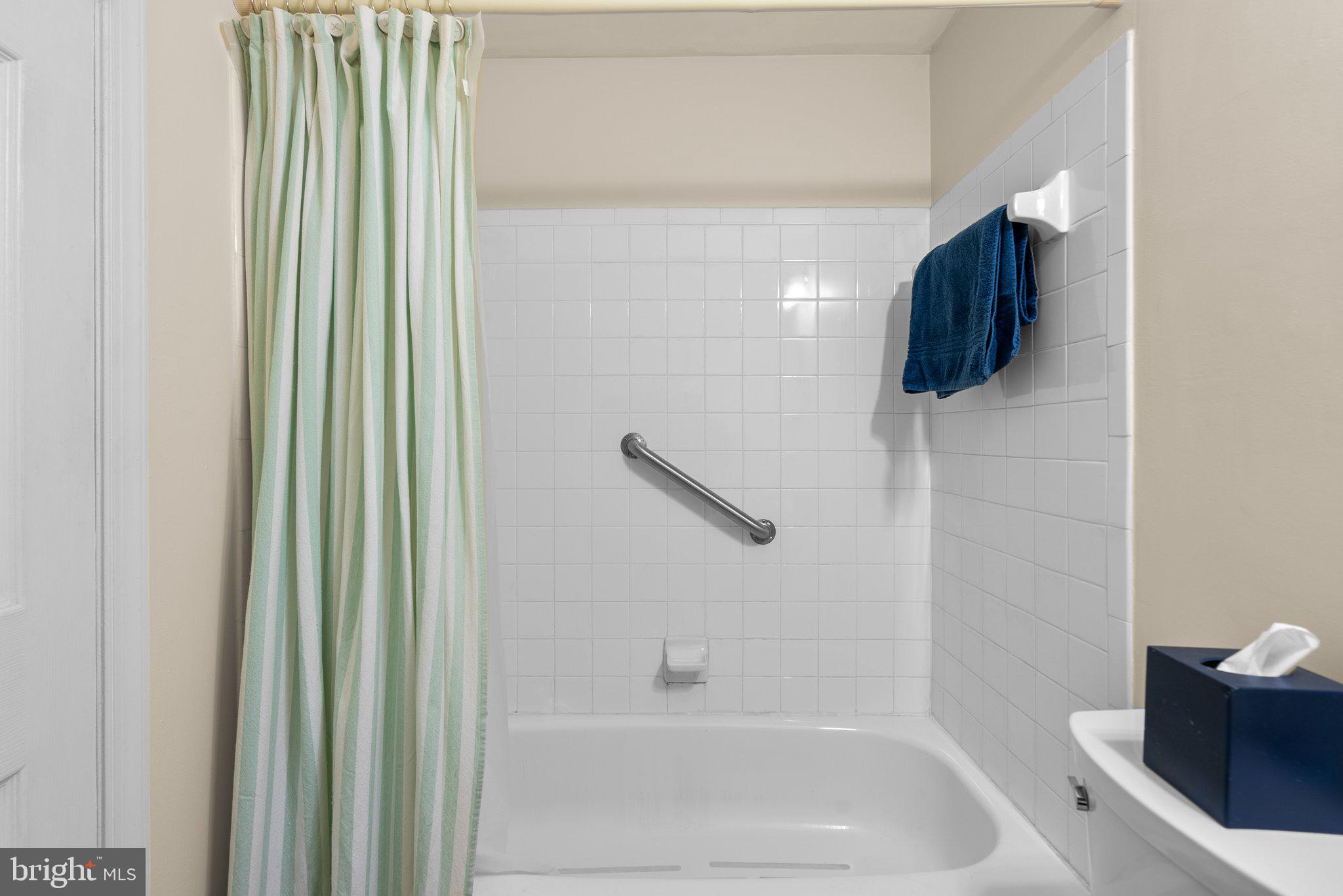 HALLOWELL - Residential