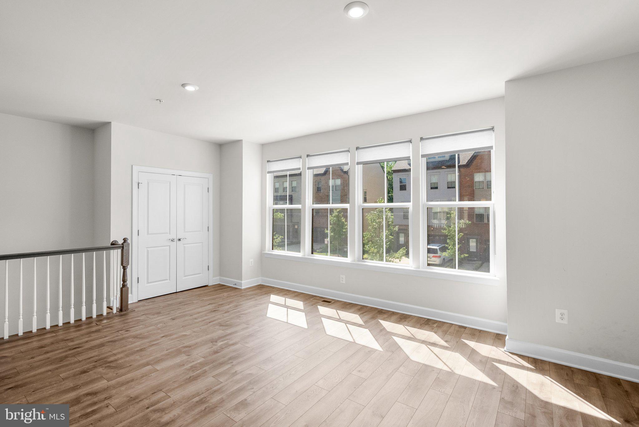 9506 CAPITAL LANE